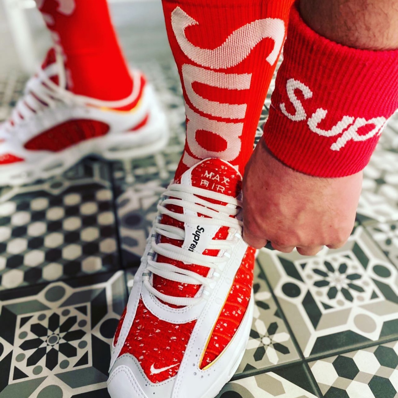 Supreme x Nike NBA Wristband Red (Pack of 2), Supreme x Nike NBA Wristband Black (Pack of 2) 착용 스타일 - 8