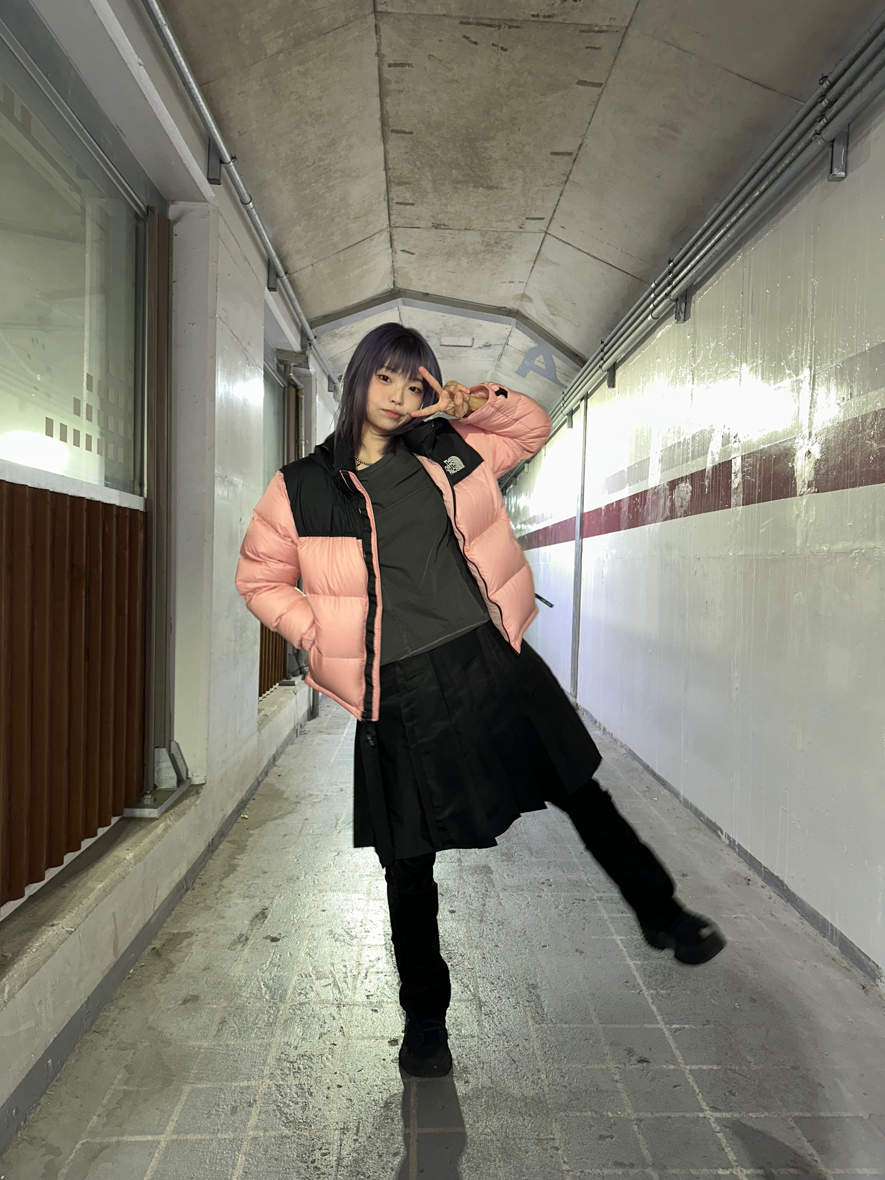 (W) The North Face 1996 Eco Nuptse Jacket Dusty Rose 착용 스타일 - 3
