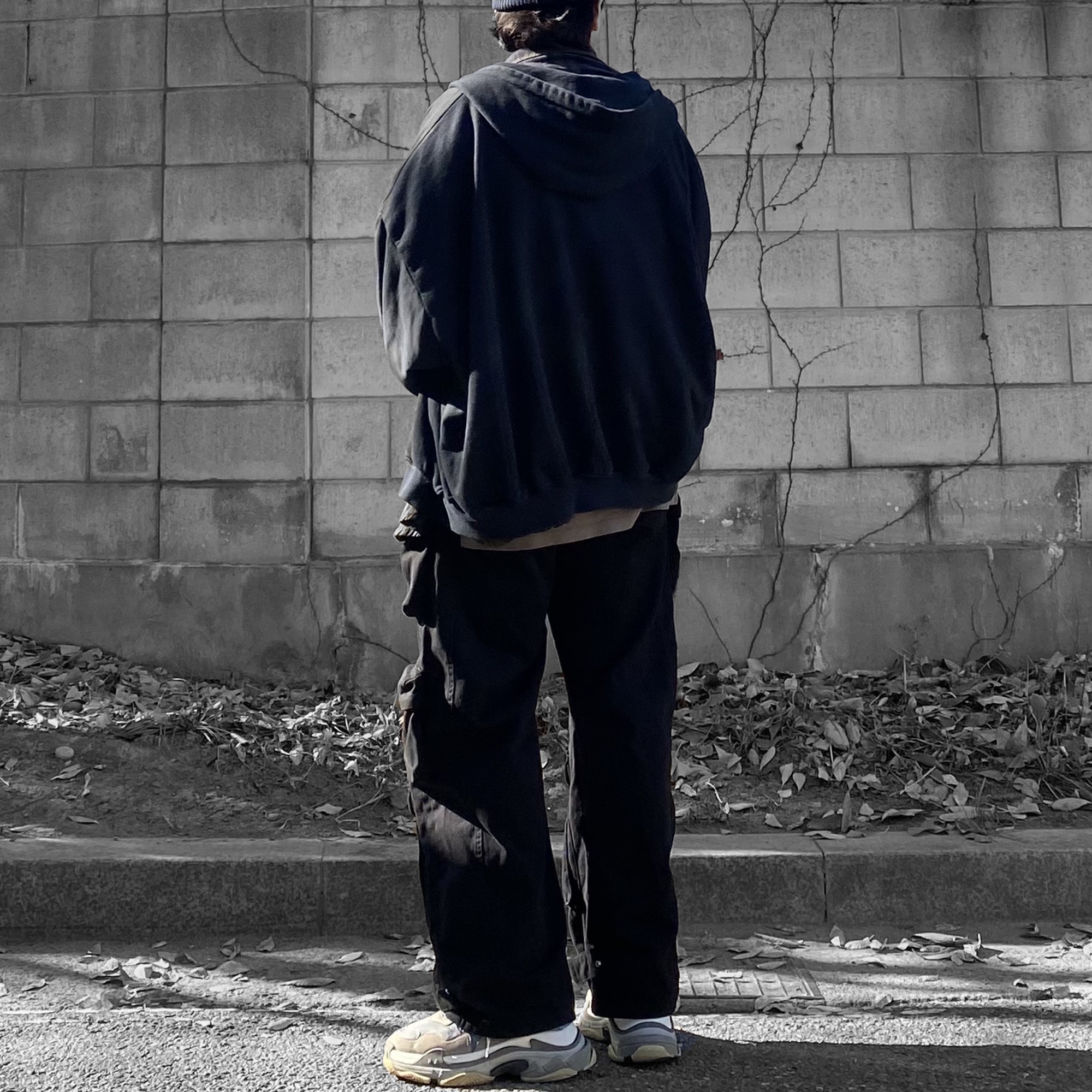 Undermycar Fisky Double Layered Shirts Hood Zip-Up Bronze Green - 23FW, Zara Utility Pocket Pants Black 착용 스타일 - 4