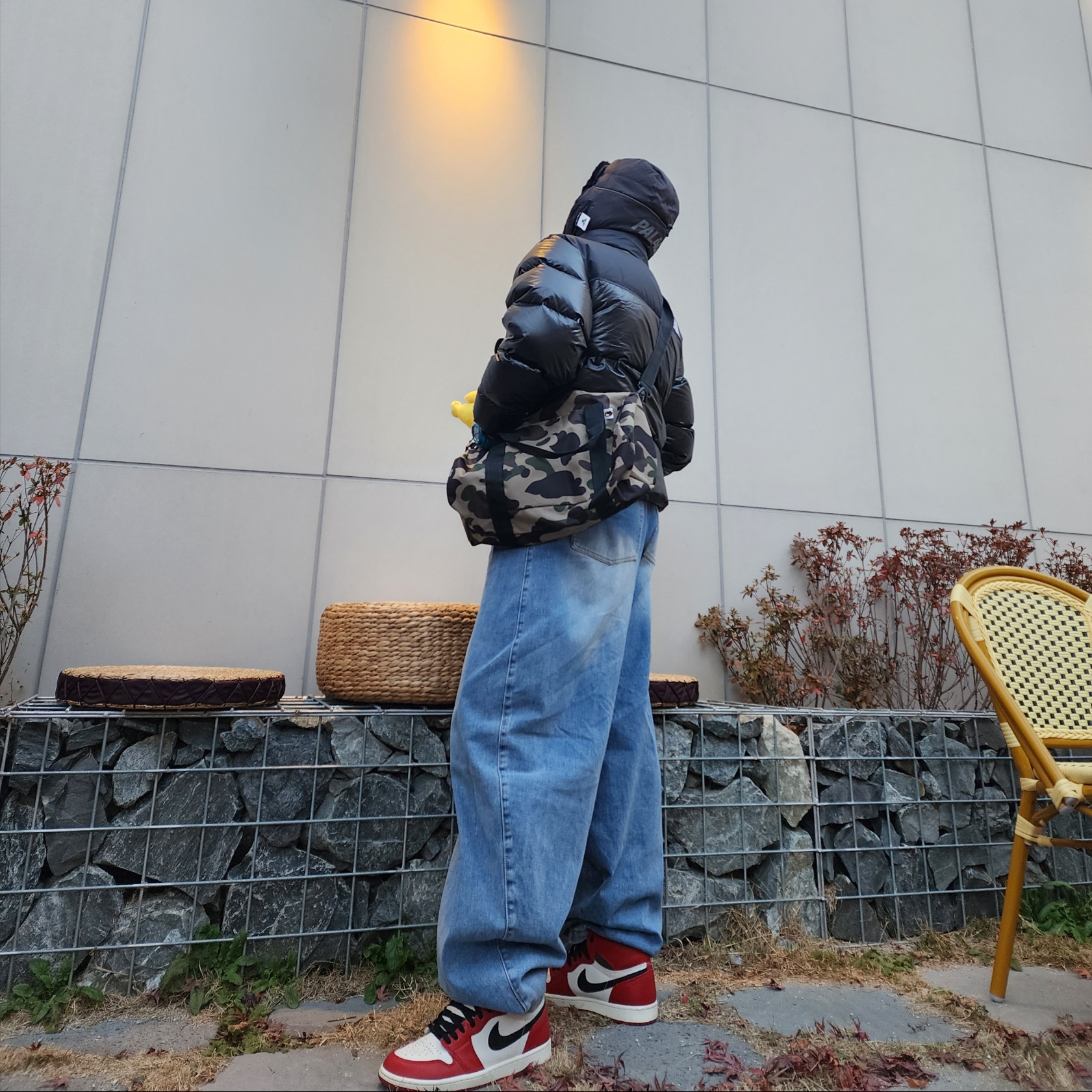 Palace Trooper Hat Black - 22FW, Oakley Eye Jacket Redux Matte Black Frame Prizm Grey Lenses High Bridge Fit 착용 스타일 - 3