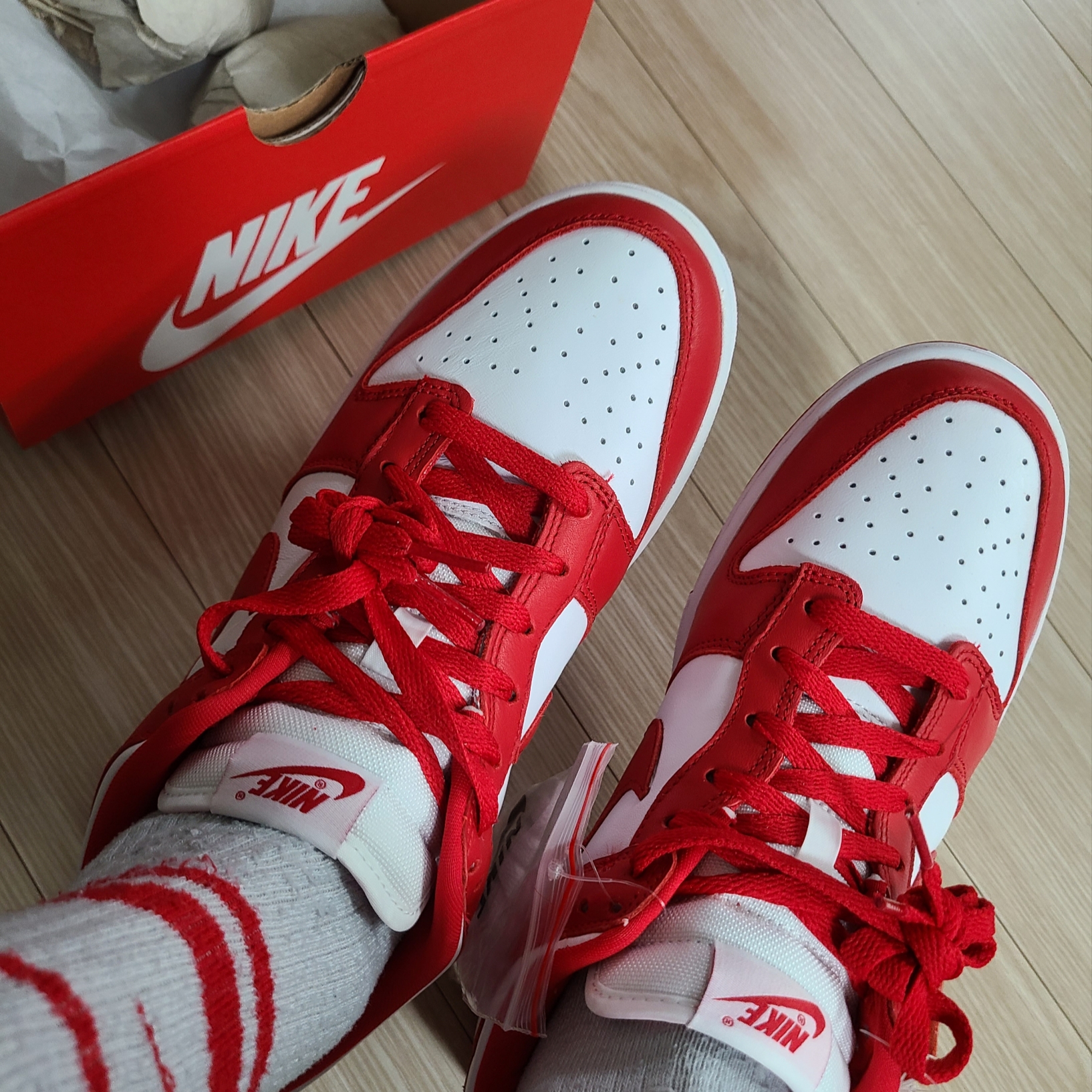 Nike Dunk Low SP White and University Red 2023 착용 스타일