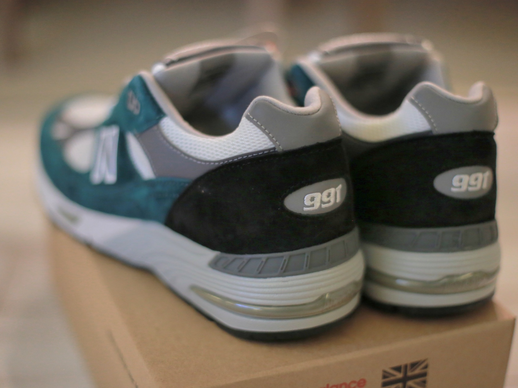 New Balance 991 Made in UK Bright Renaissance Pacific, New Balance 991 Made in UK Bright Renaissance Grape Juice 착용 스타일 - 3