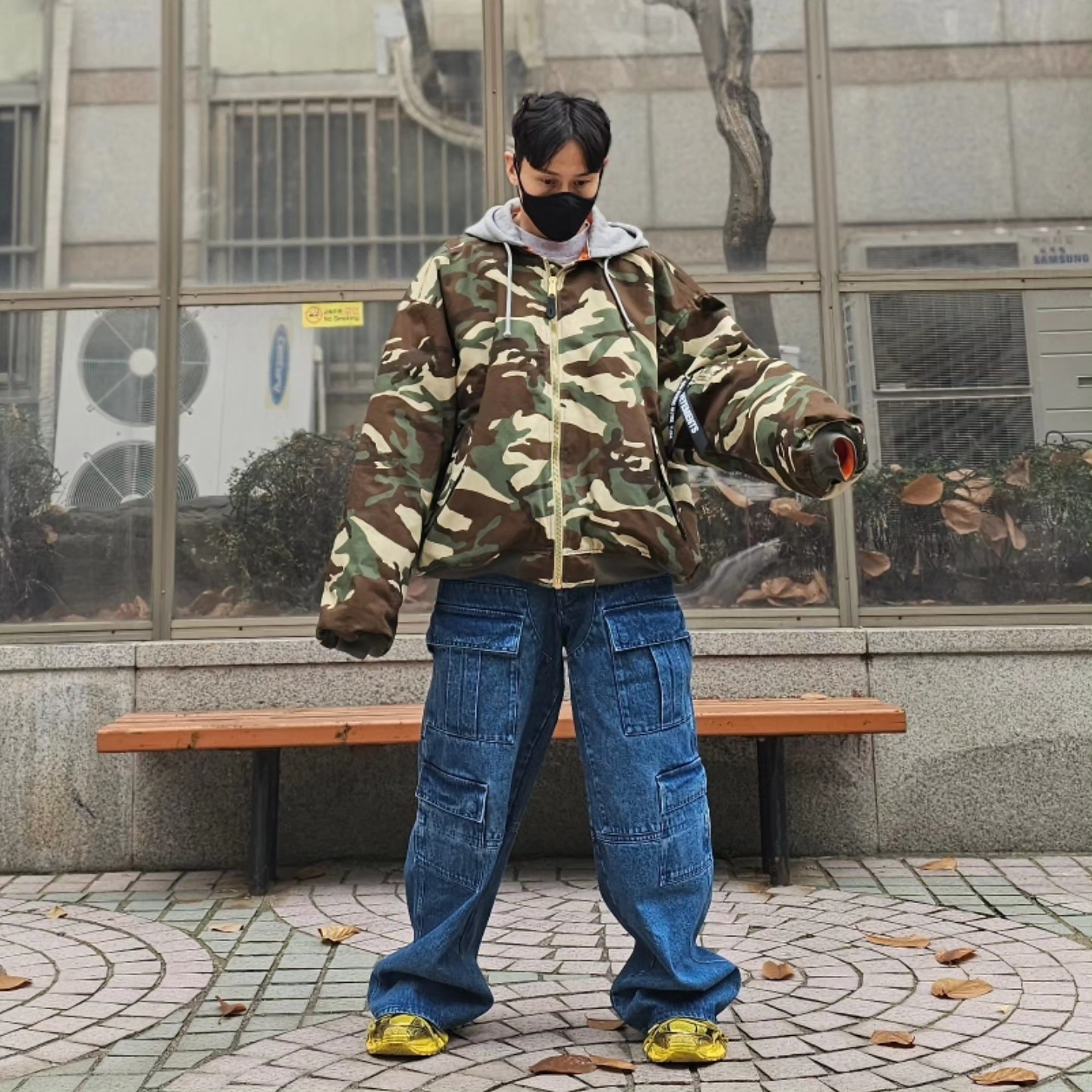 Balenciaga 3XL Sneakers Yellow Black 착용 스타일 - 2