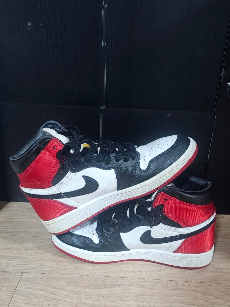 (W) Jordan 1 Retro High Satin Black Toe 착용 스타일 - 3