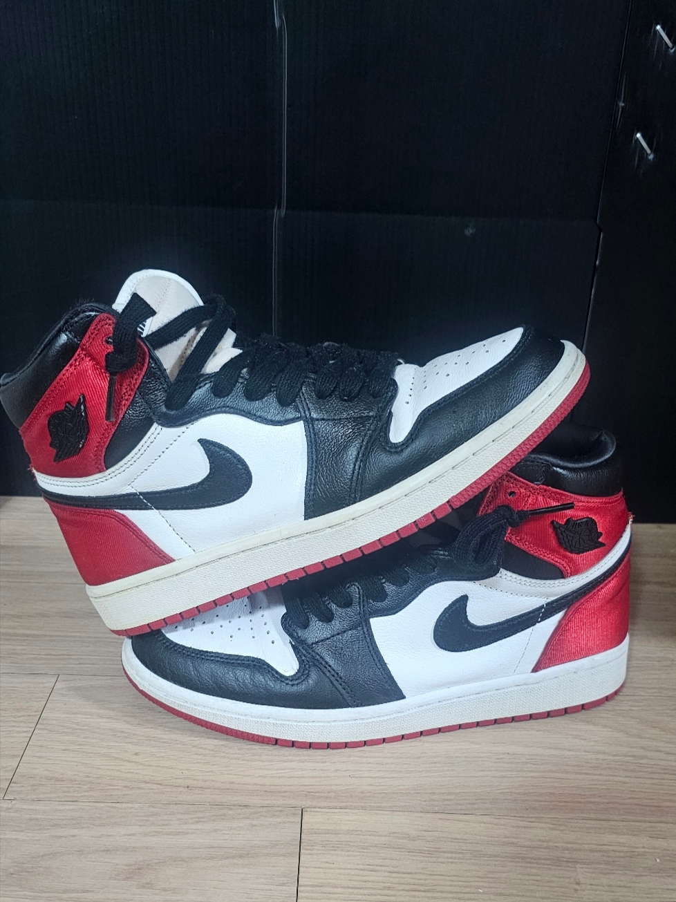 (W) Jordan 1 Retro High Satin Black Toe 착용 스타일 - 2