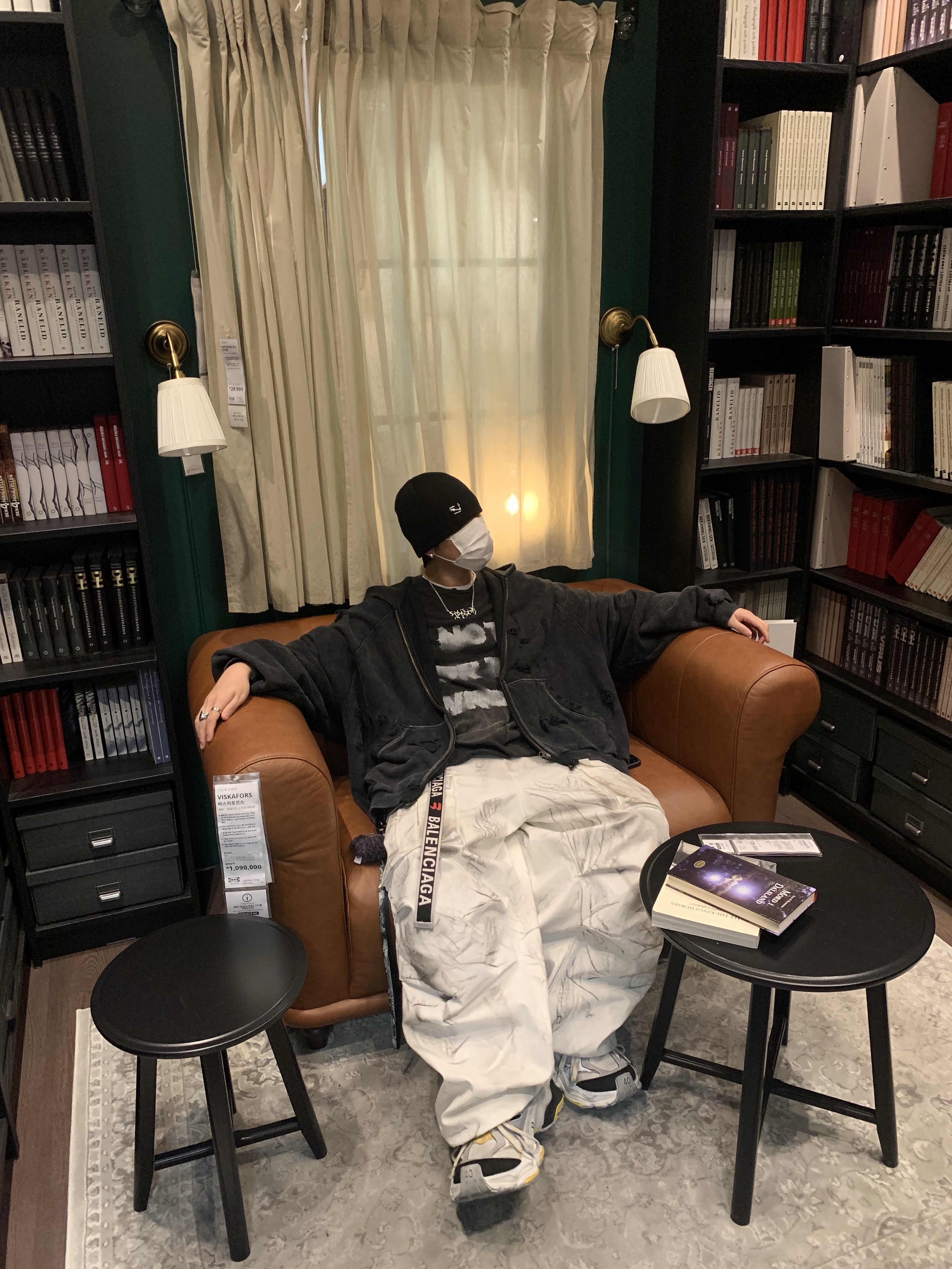 Nonnod x Shinsegae Distressed Zip-Up Hoodie Washed Black, Balenciaga Cargo Sneakers Grey Black Yellow 착용 스타일 - 2