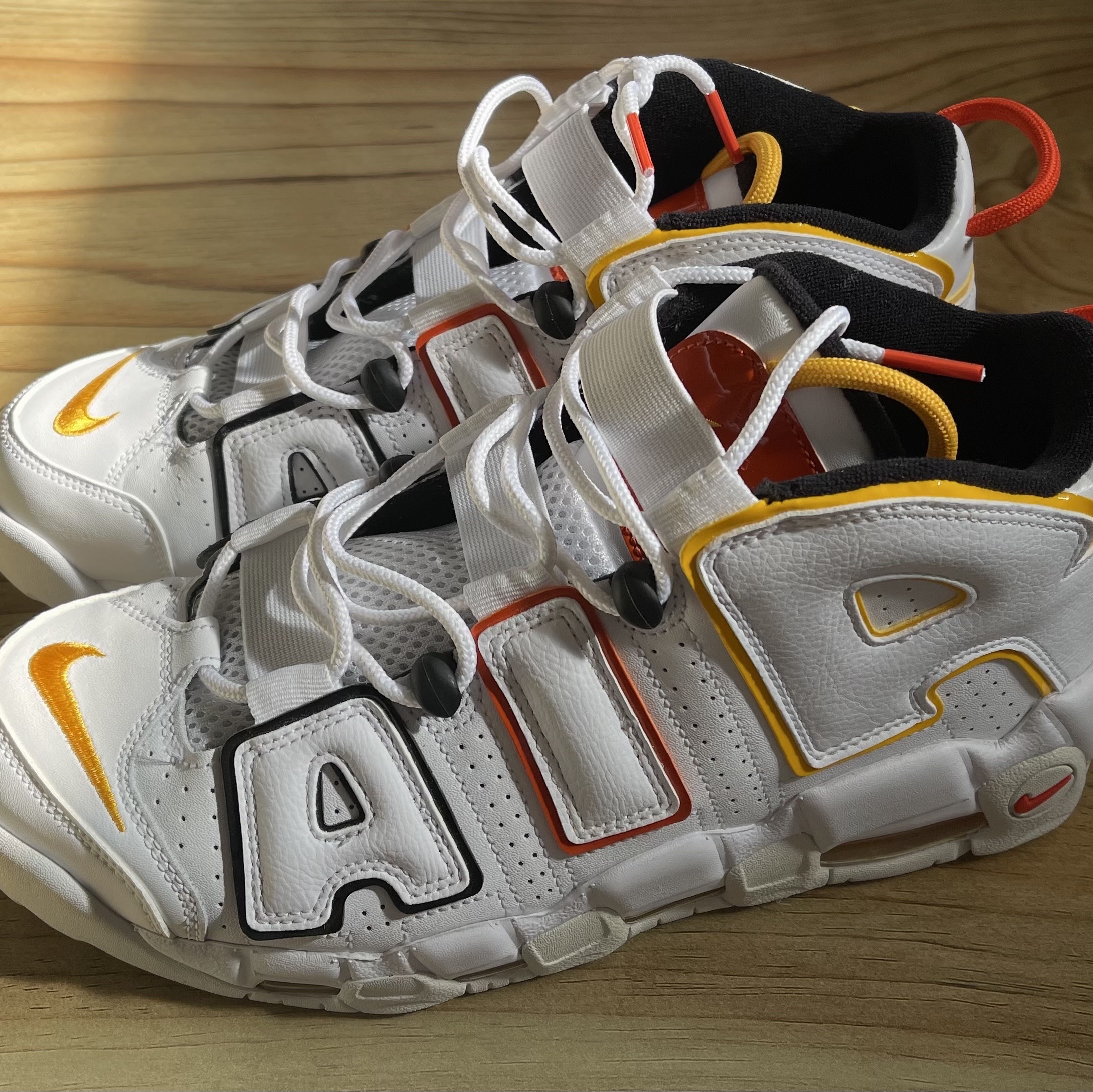 Nike Air More Uptempo Rayguns 착용 스타일 - 3
