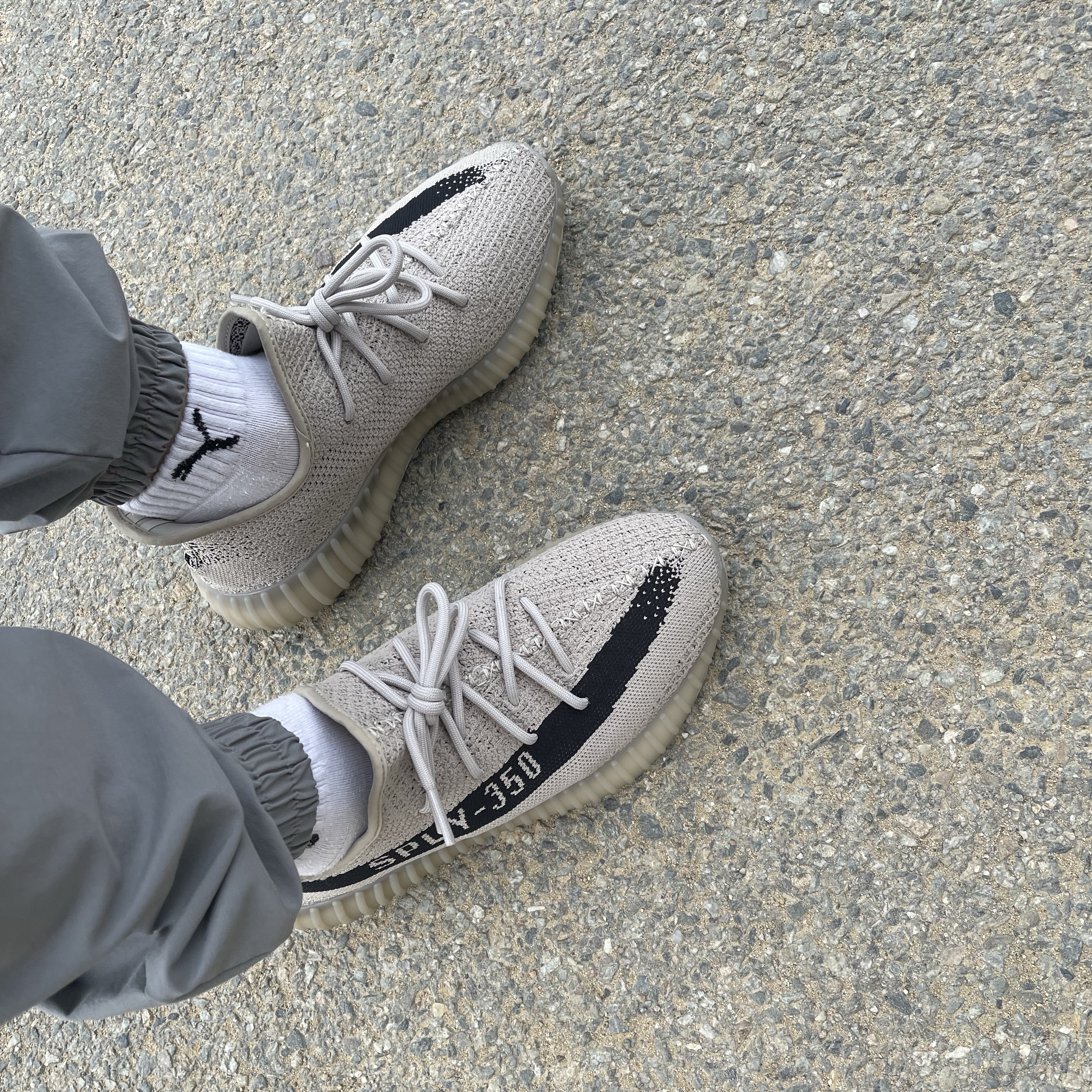Adidas Yeezy Boost 350 V2 Salt Core Black, Adidas Yeezy Boost 350 V2 Slate Core Black 2022/2023 착용 스타일 - 7