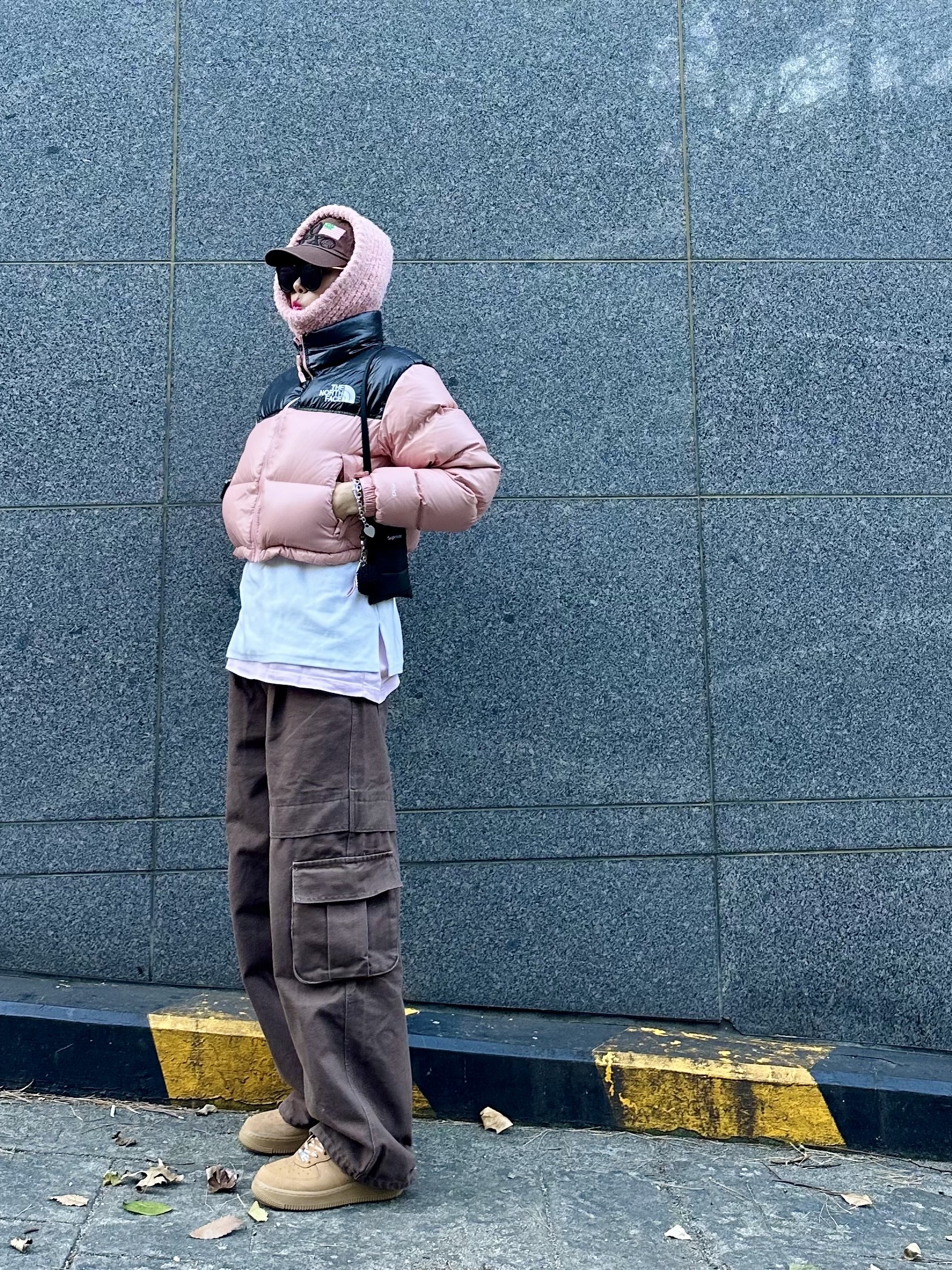 Supreme Puffer Neck Pouch Black - 22FW, Nike x Supreme Air Force 1 Low Flax 착용 스타일 - 1