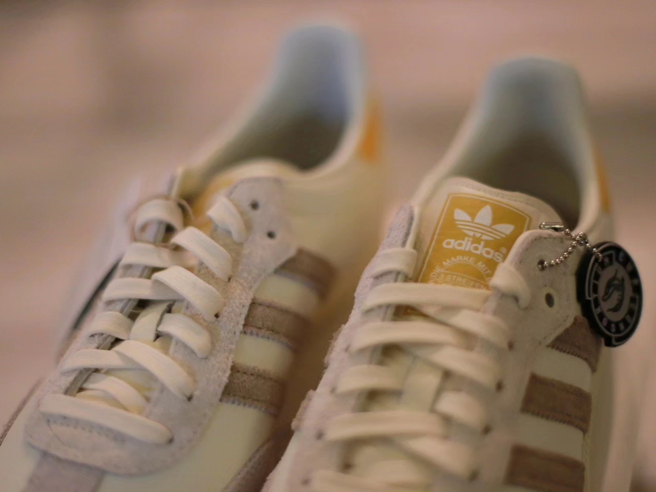 Adidas x Kasina Samba Consortium Cup Off White Trace Khaki 착용 스타일 - 5