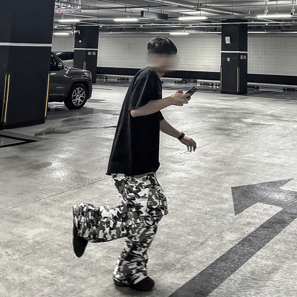 Adidas Yeezy Foam RNNR Onyx 착용 스타일