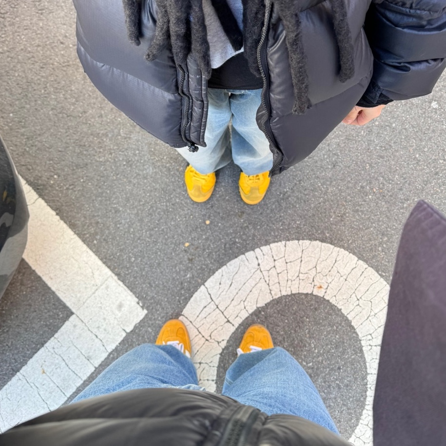 Onitsuka Tiger Mexico 66 Yellow Black 착용 스타일 - 1