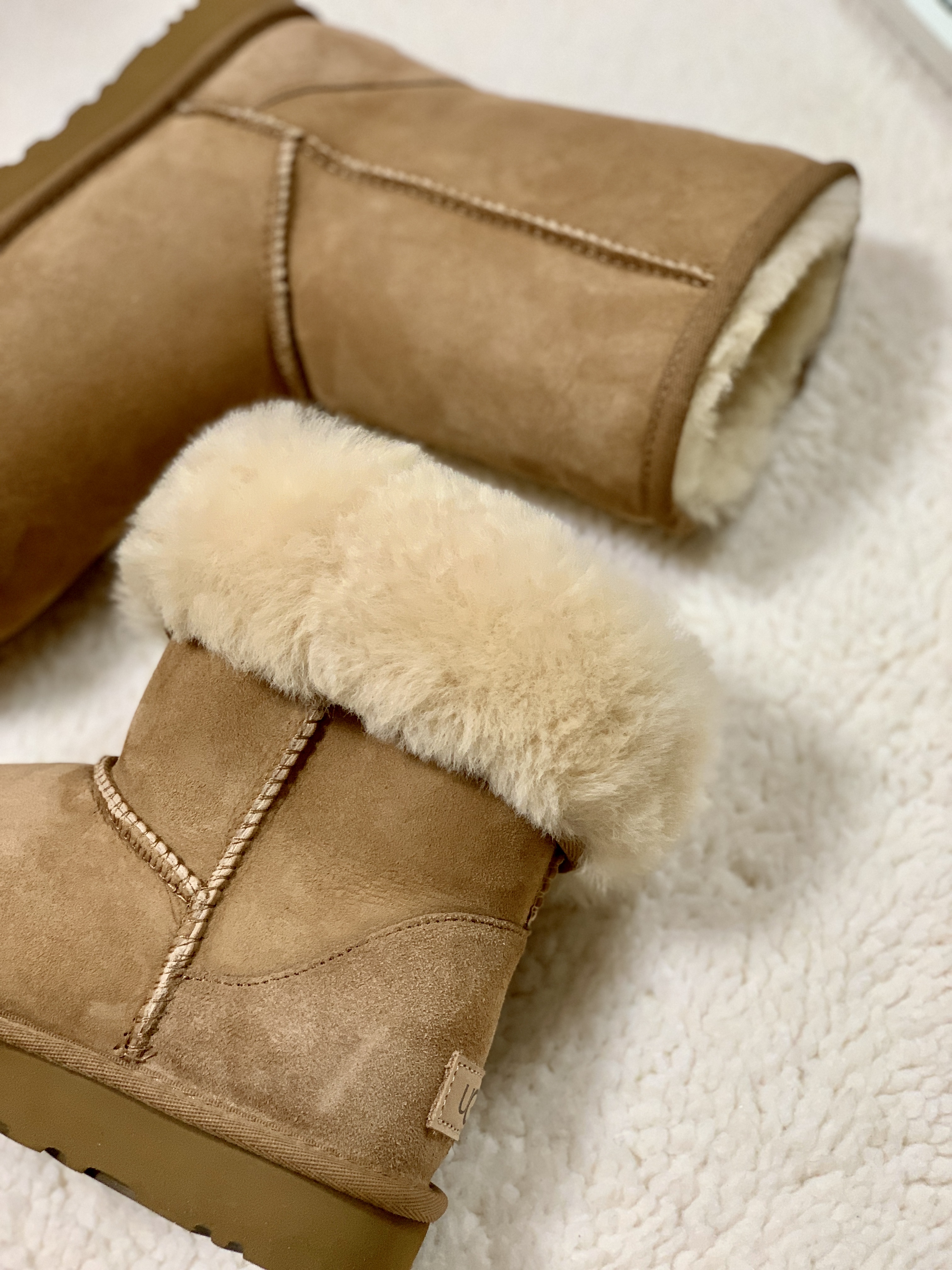 (W) UGG Classic Short II Boots Chestnut 착용 스타일 - 10