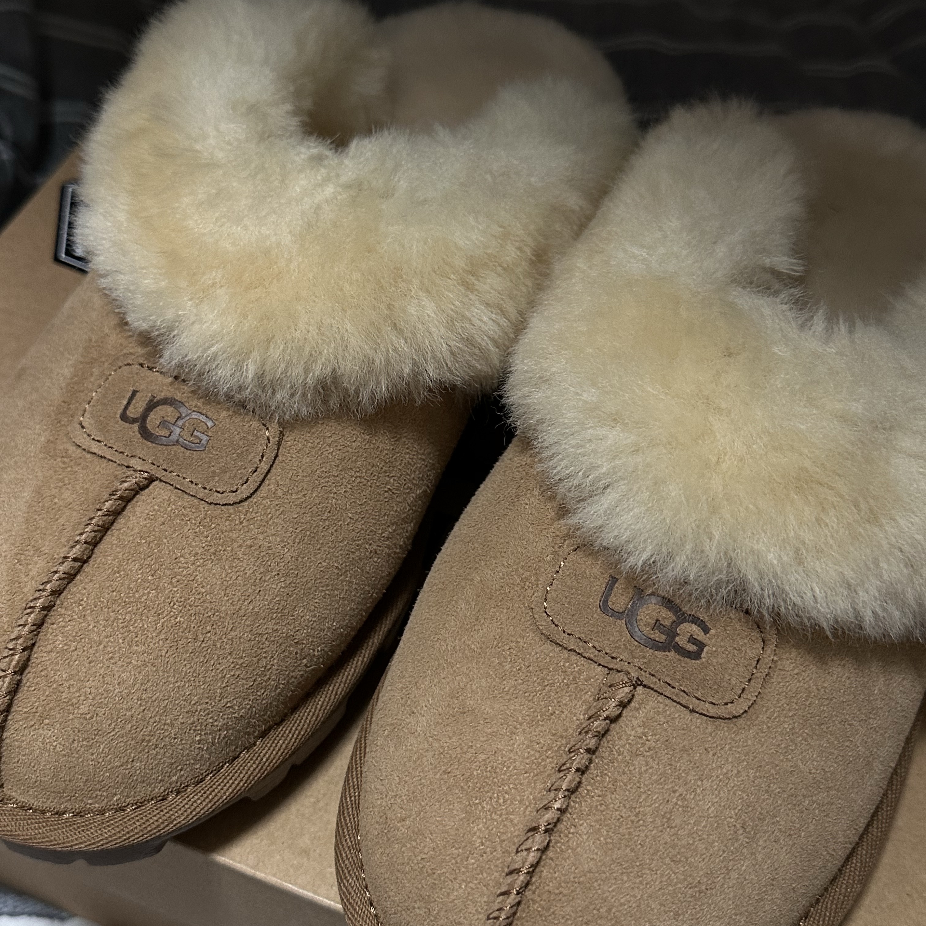 (W) UGG Coquette Slipper Chestnut 착용 스타일 - 1