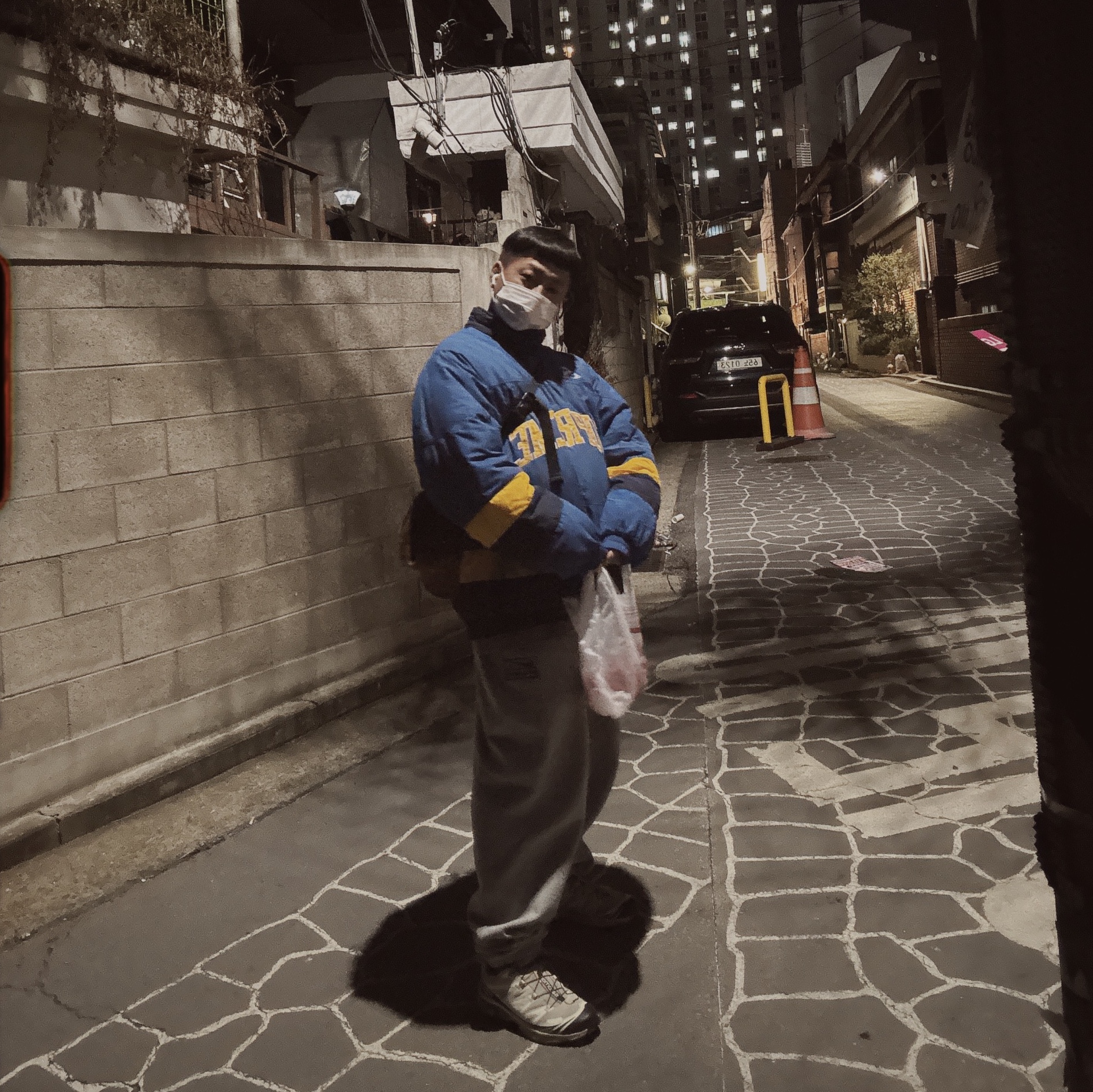 Nike x Stussy NRG Fleece Pants Dark Grey Heather (DO9340-063), Salomon XT-6 Lunar Rock Dark Sapphire 착용 스타일