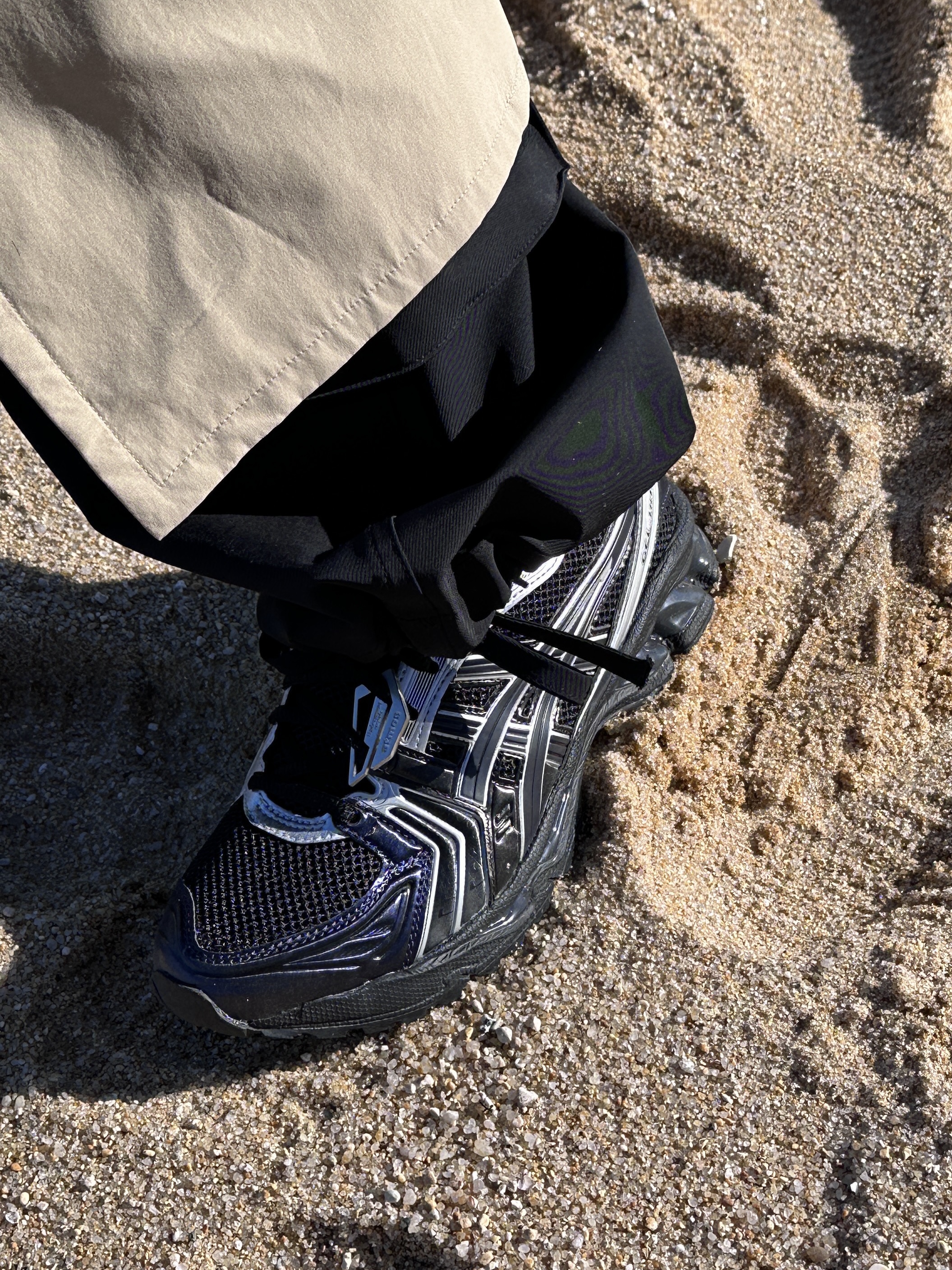 STU Hook Dolman Coat Beige with Name Tag, Asics x Atmos x Undermycar Gel-Kayano 14 Black Pure Silver 착용 스타일 - 4