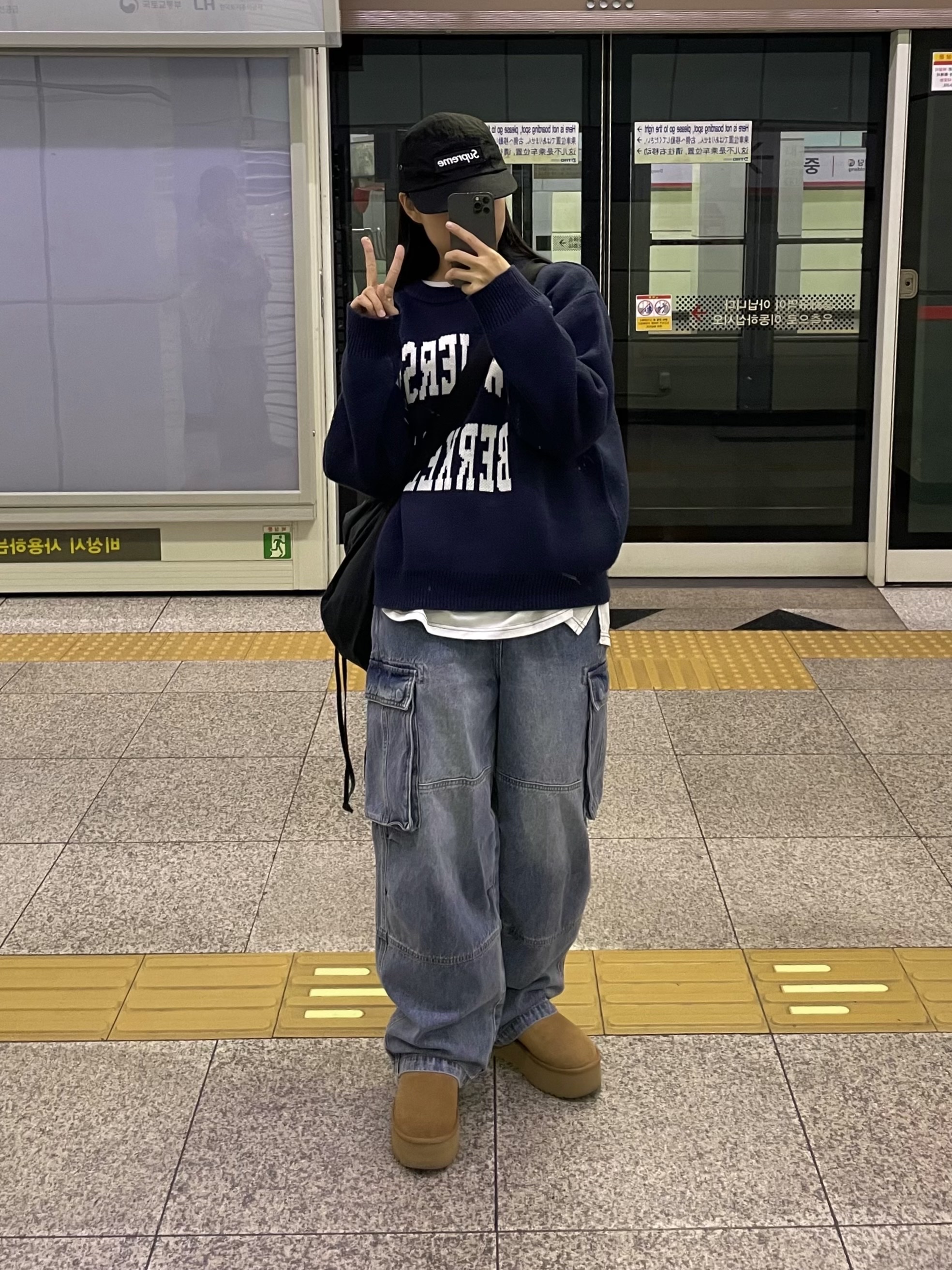 (W) UGG Classic Ultra Mini Platform Boots Chestnut, Supreme Waxed Cotton Camp Cap Black - 23FW 착용 스타일