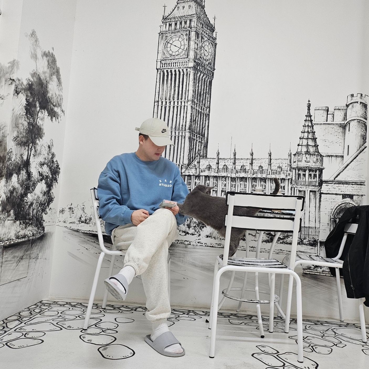 IAB Studio Crewneck Sky Blue, Essentials 1977 Sweatpants Light Oatmeal - 22SS 착용 스타일 - 3