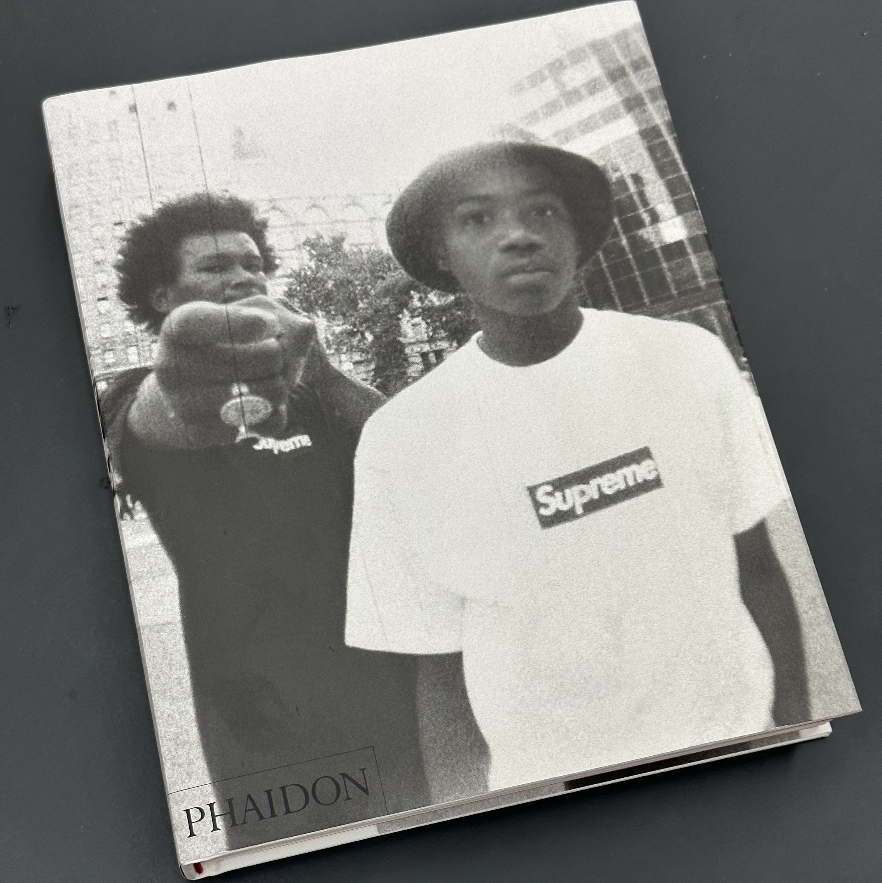 Supreme Vol.2 Book White - 19FW 착용 스타일 - 1