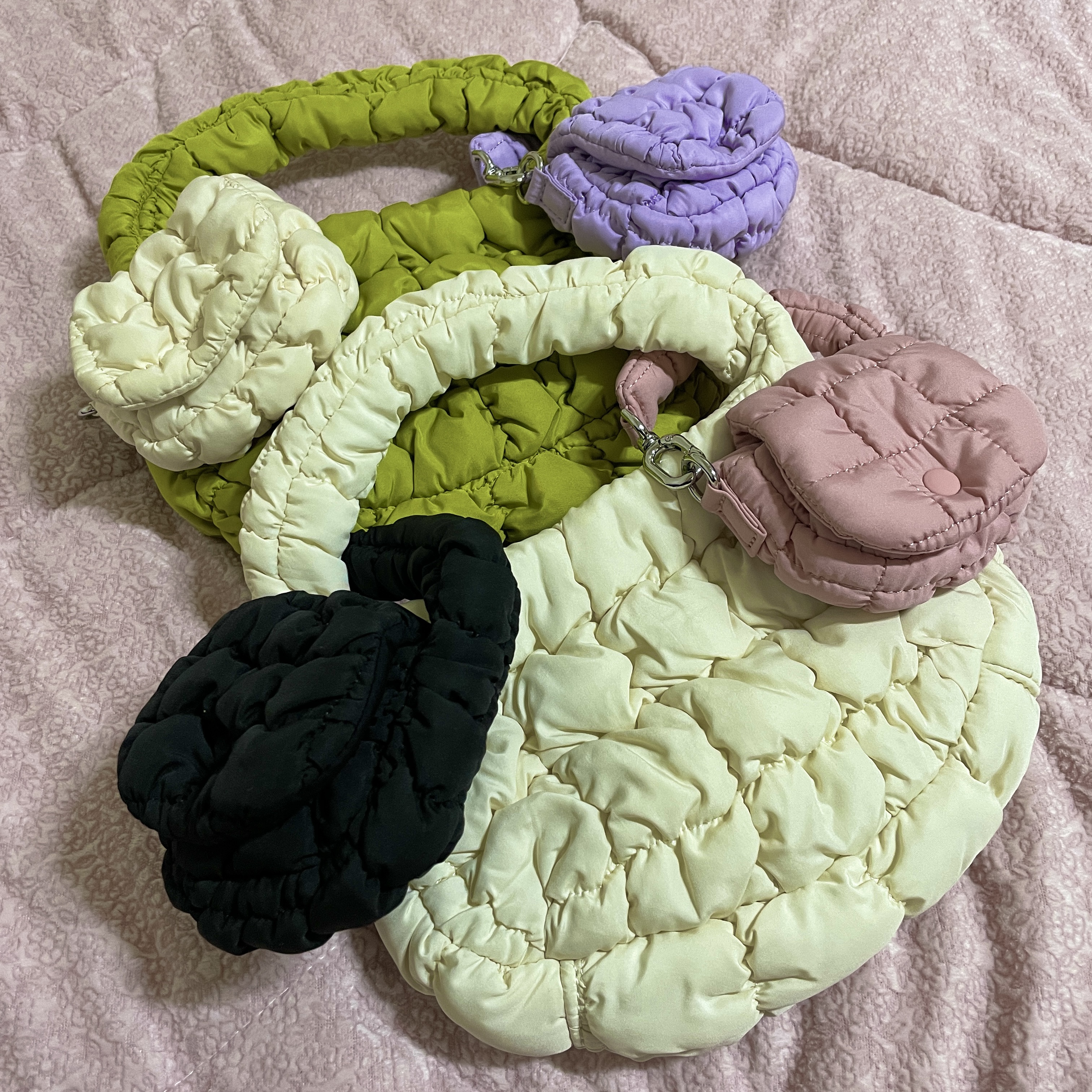 COS Quilted Messenger Bag Black, COS Quilted Nano Bag Purple 착용 스타일 - 2