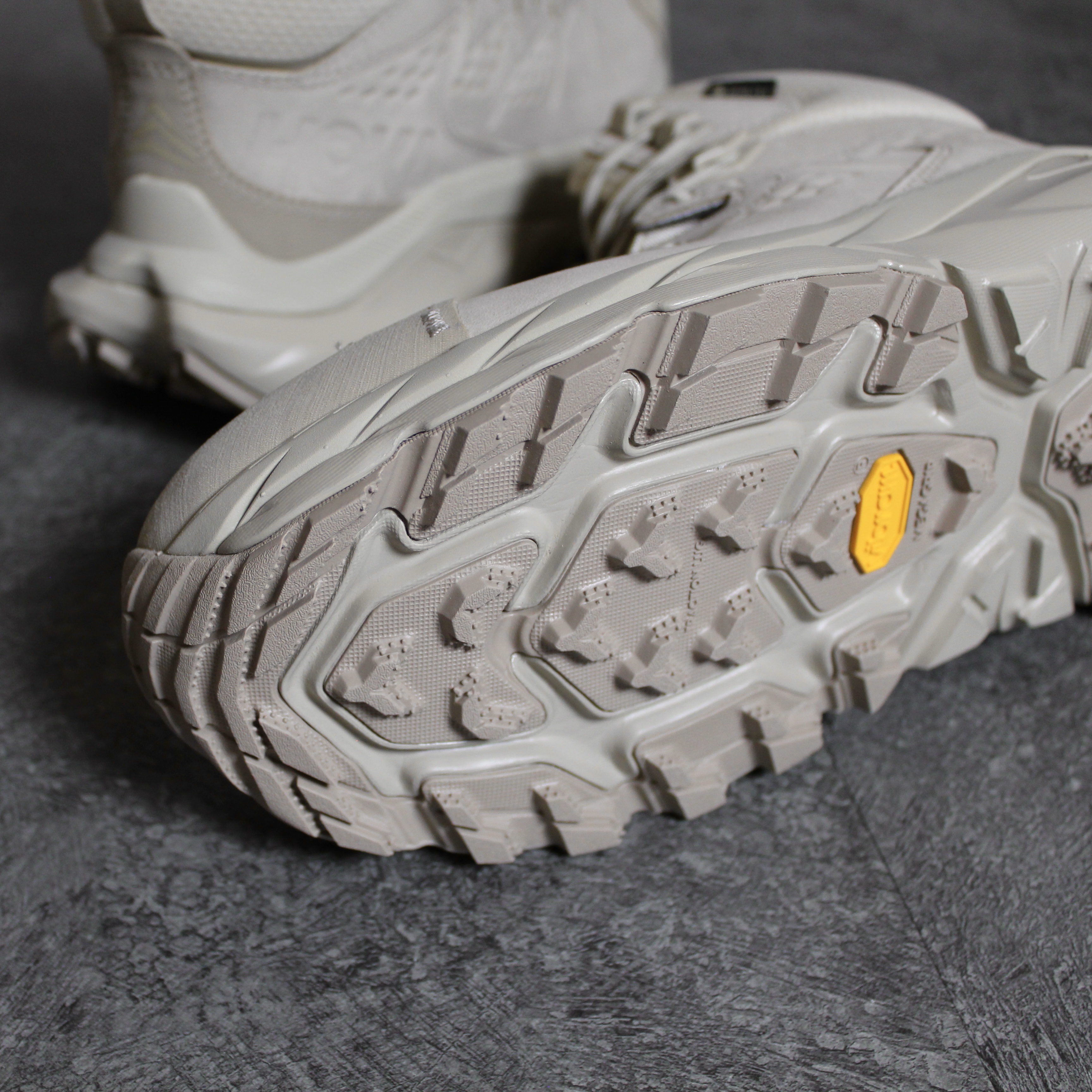 Hoka Kaha 2 Gore-Tex Oxford Tan 착용 스타일 - 5