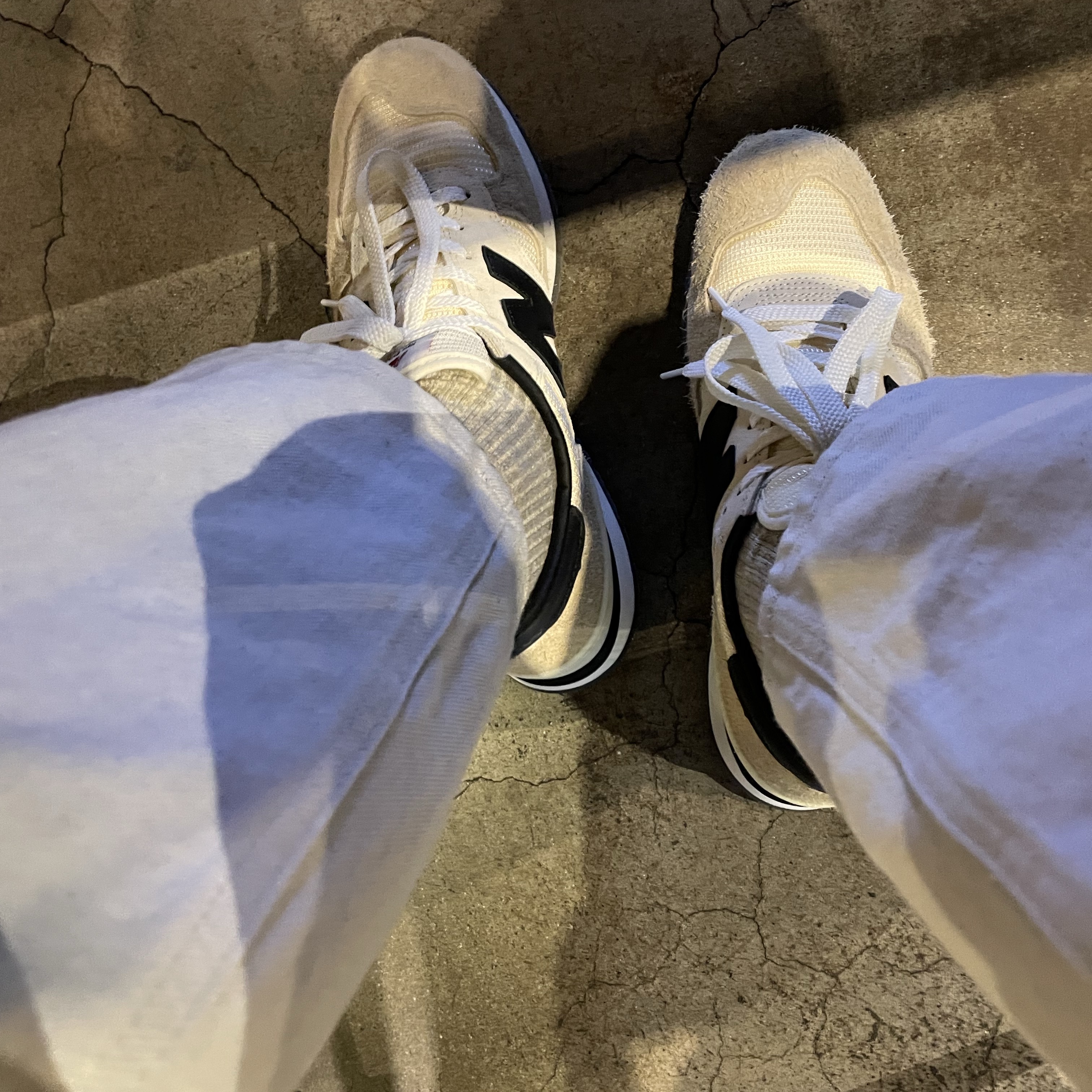 New Balance 990v1 Made in USA Incense Macadamia Nut 착용 스타일