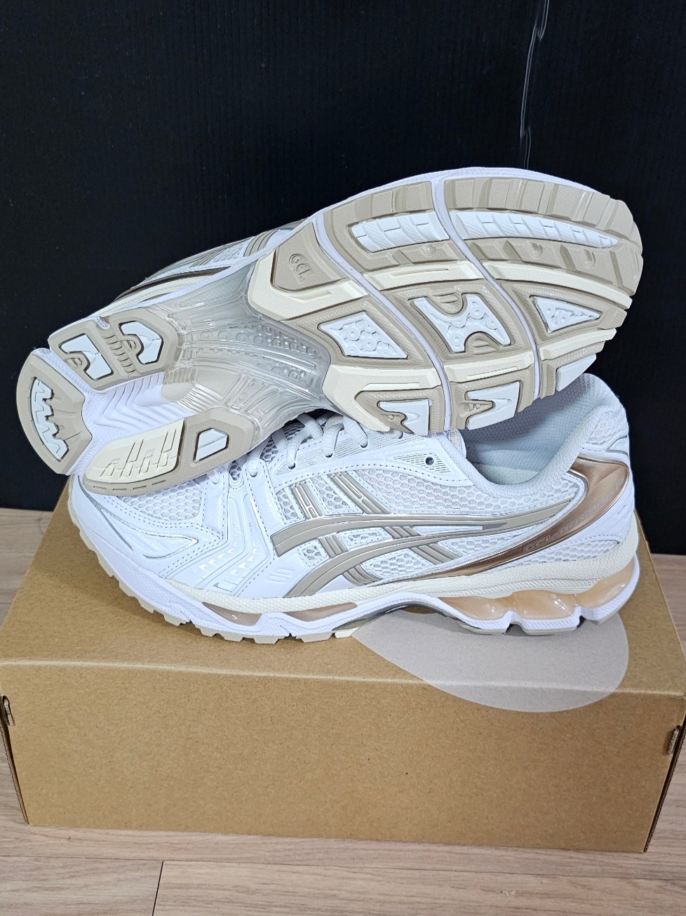 (W) Asics Gel-Kayano 14 White Simply Taupe 착용 스타일 - 5