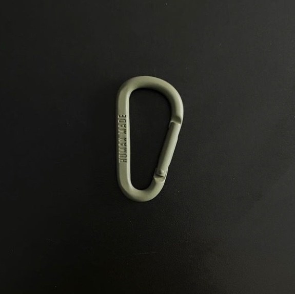 Human Made Carabiner 70mm Olive Drab 착용 스타일