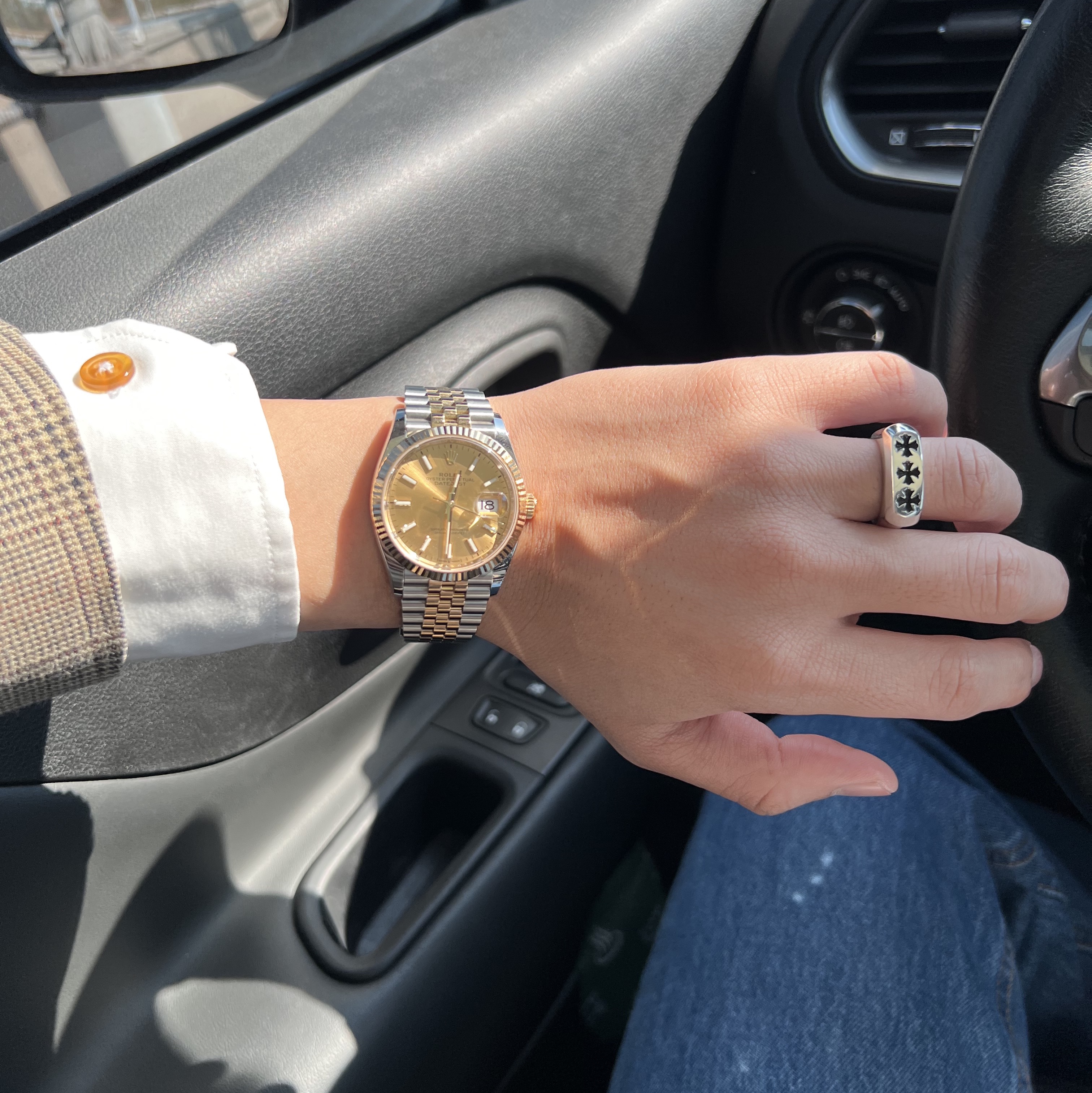 Rolex Datejust 36mm 126233 Champagne Jubilee 착용 스타일 - 1
