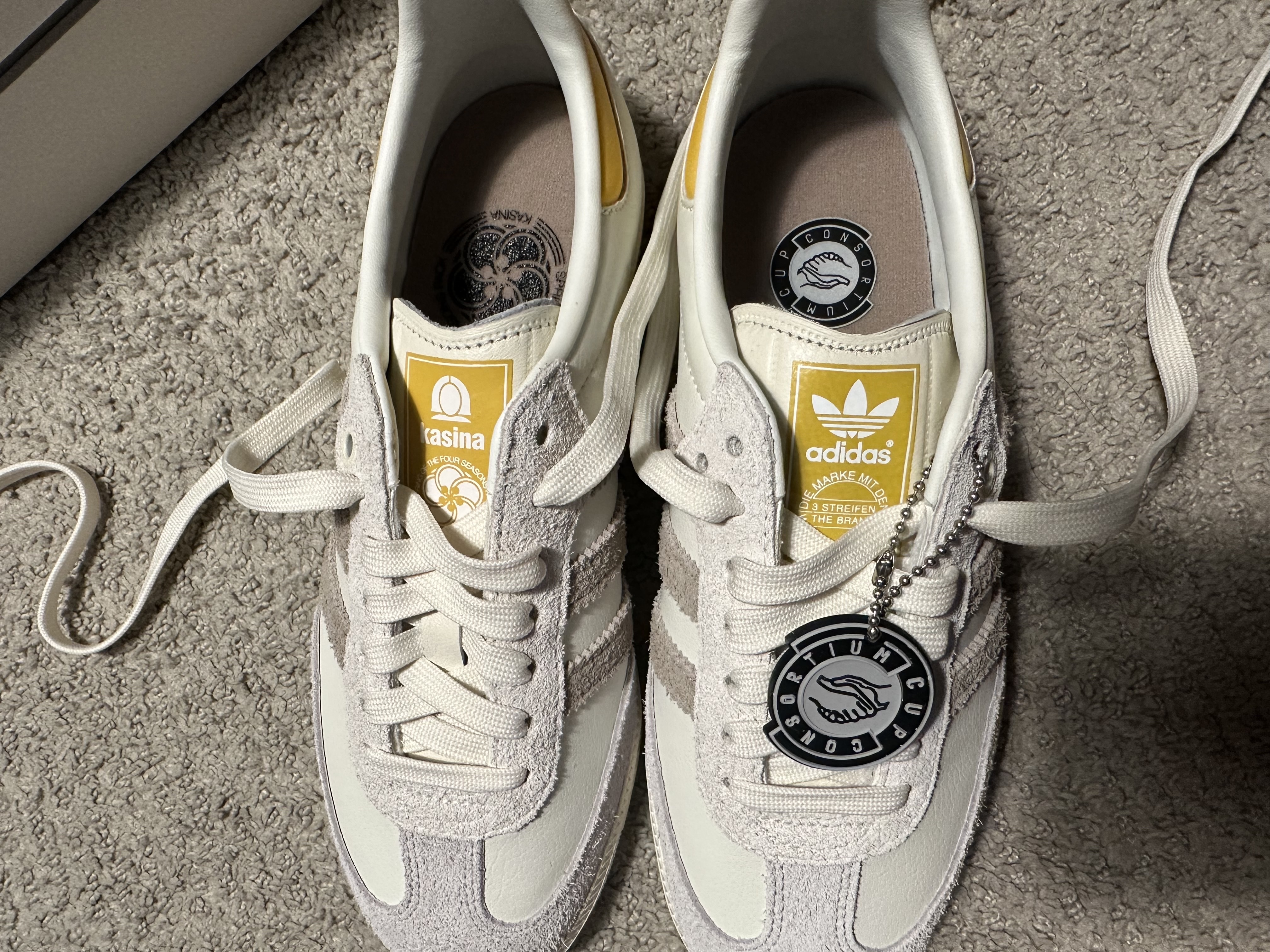 Adidas x Kasina Samba Consortium Cup Off White Trace Khaki 착용 스타일 - 5