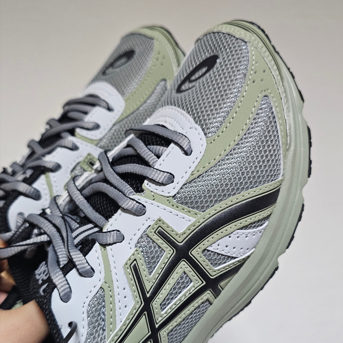 Asics Jog 100 S Sheet Rock - 2E Wide 착용 스타일
