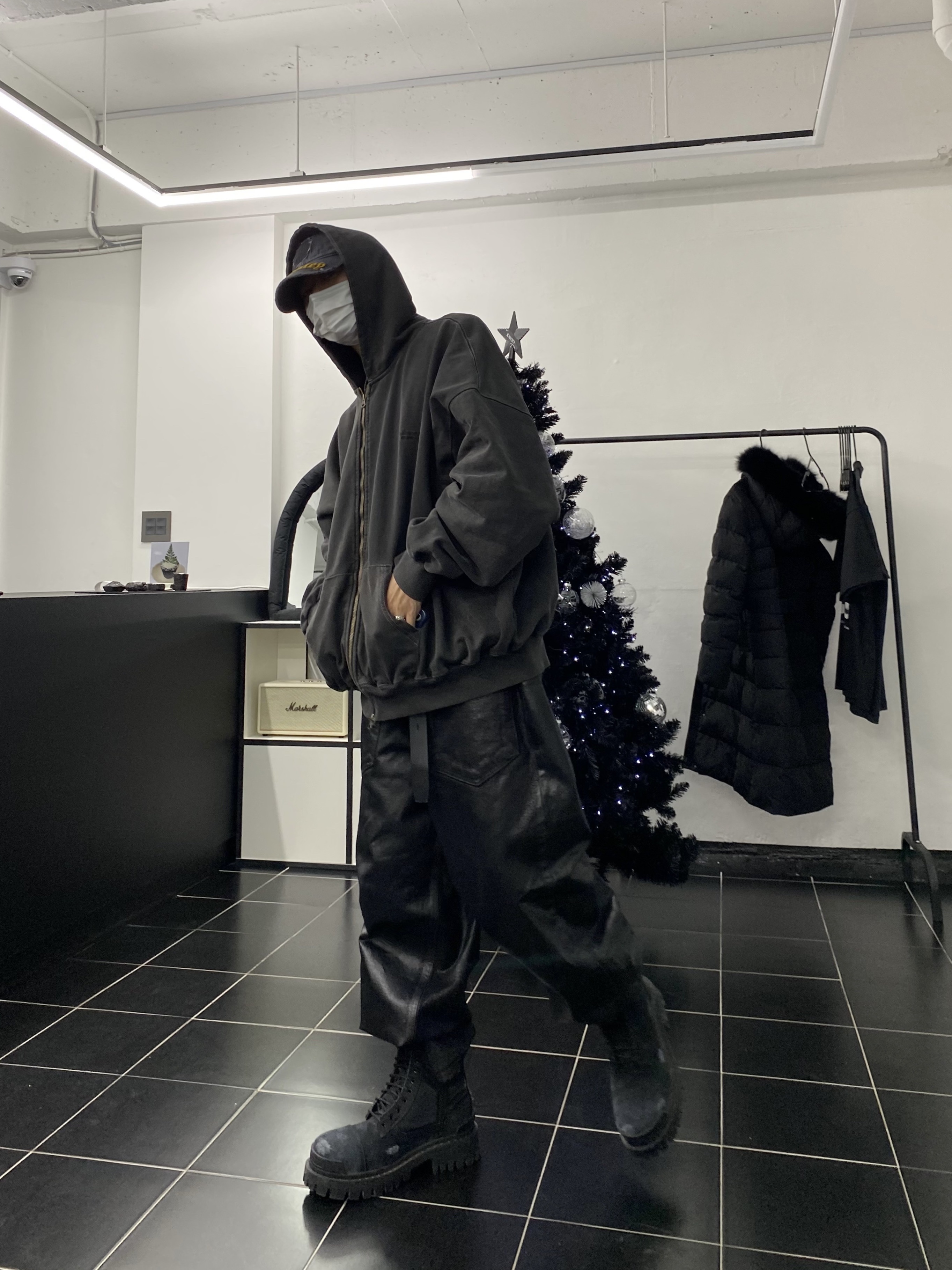 Undermycar Mu.11 Anti Fxxking Logo Play Oversized Pigment Hood Zip-up Gray, Project G/R Coated Backward Denim Pants Black 착용 스타일 - 1