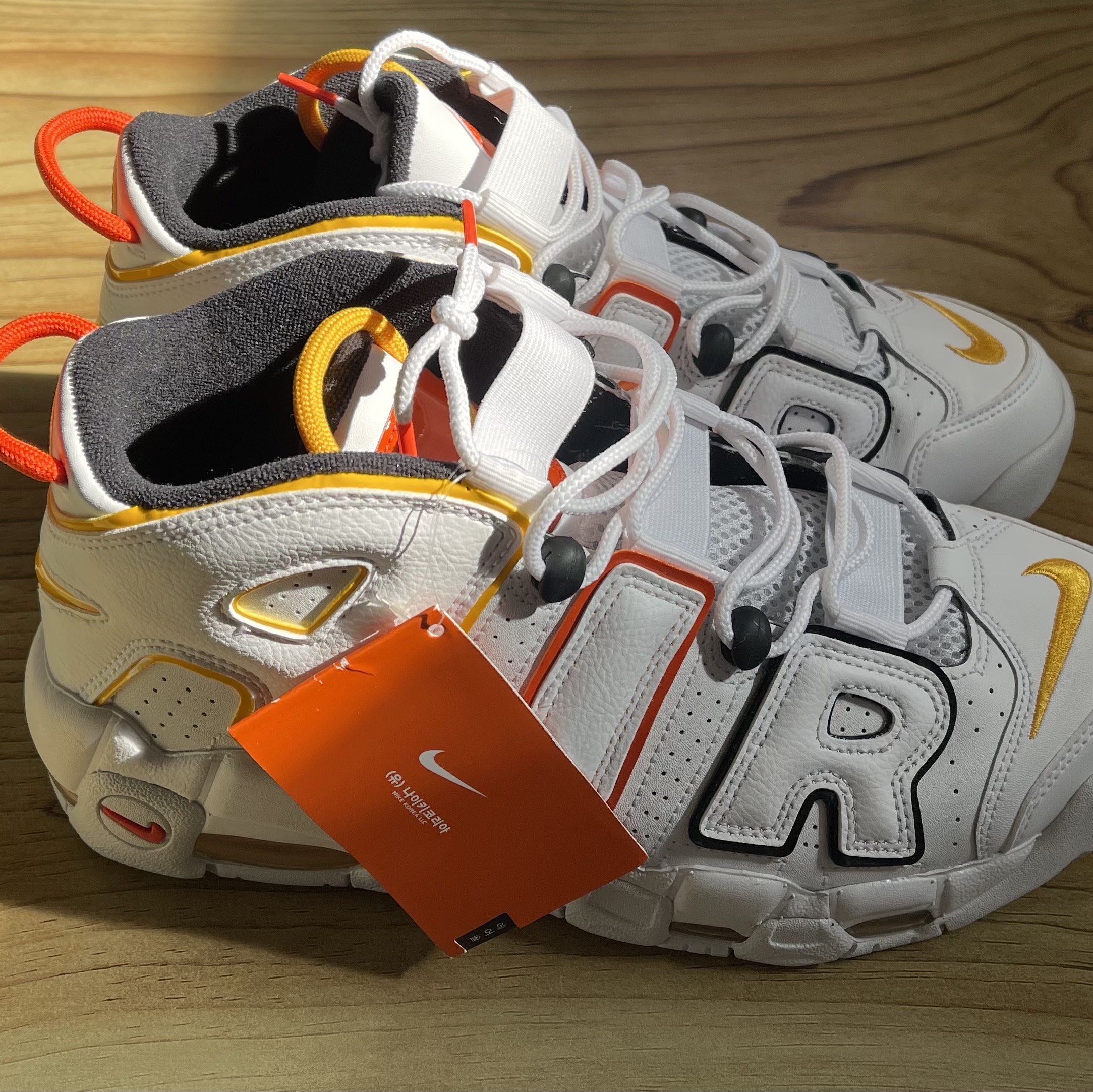 Nike Air More Uptempo Rayguns 착용 스타일 - 2