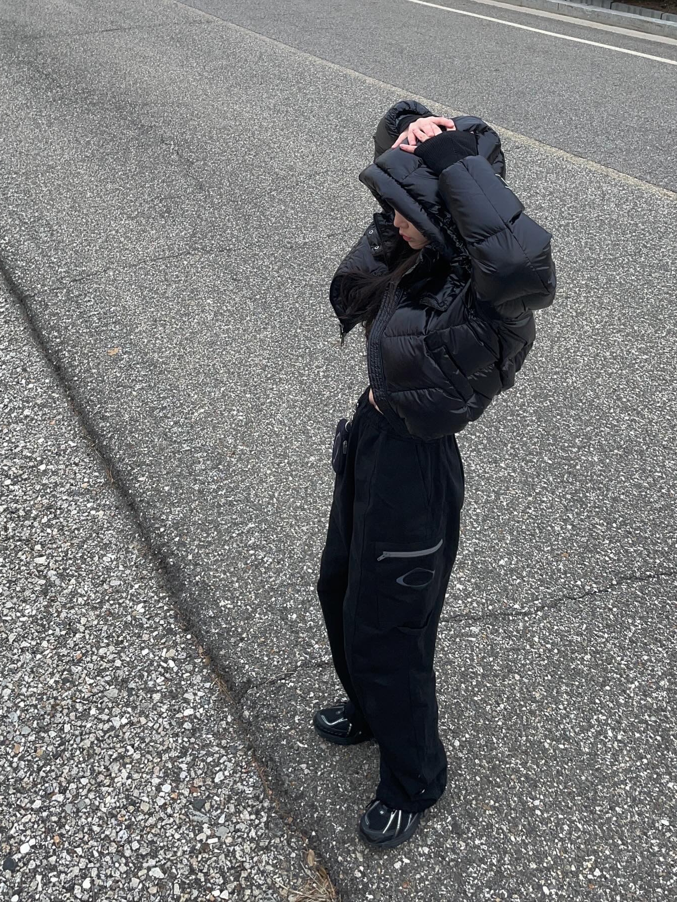 (W) Mischief Drawstring Pants Black, Mischief Rhombus Carabiner Mini Pouch Charcoal 착용 스타일 - 2