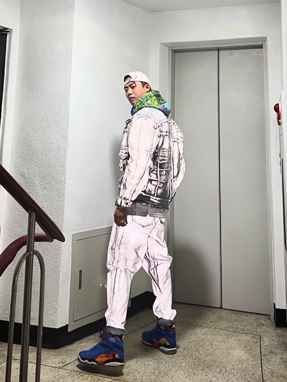 Supreme x Stone Island Denim 6-Panel Reflective - 23FW, Supreme x Stone Island Denim Trucker Jacket Reflective - 23FW 착용 스타일 - 1