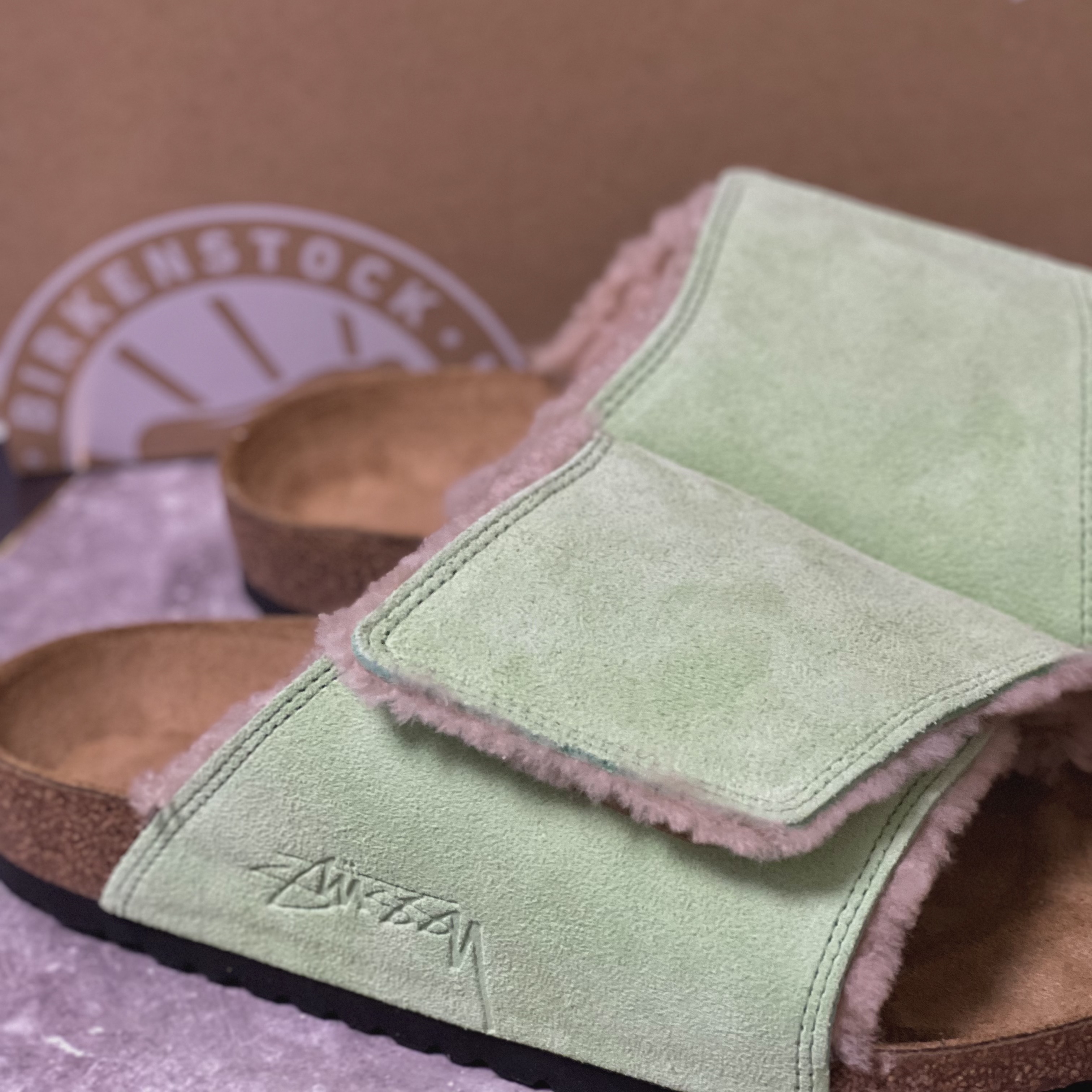 Birkenstock x Stussy Solana Shearling Slide Washed Green 착용 스타일 - 1