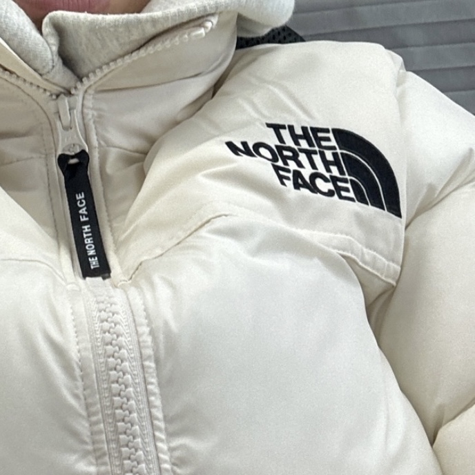 The North Face On Ball Jacket White Sand 착용 스타일