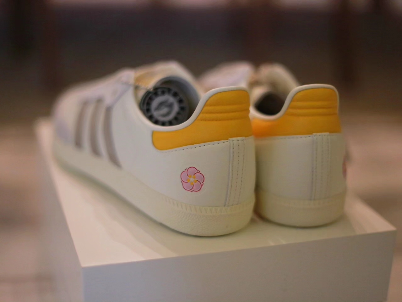 Adidas x Kasina Samba Consortium Cup Off White Trace Khaki 착용 스타일 - 3