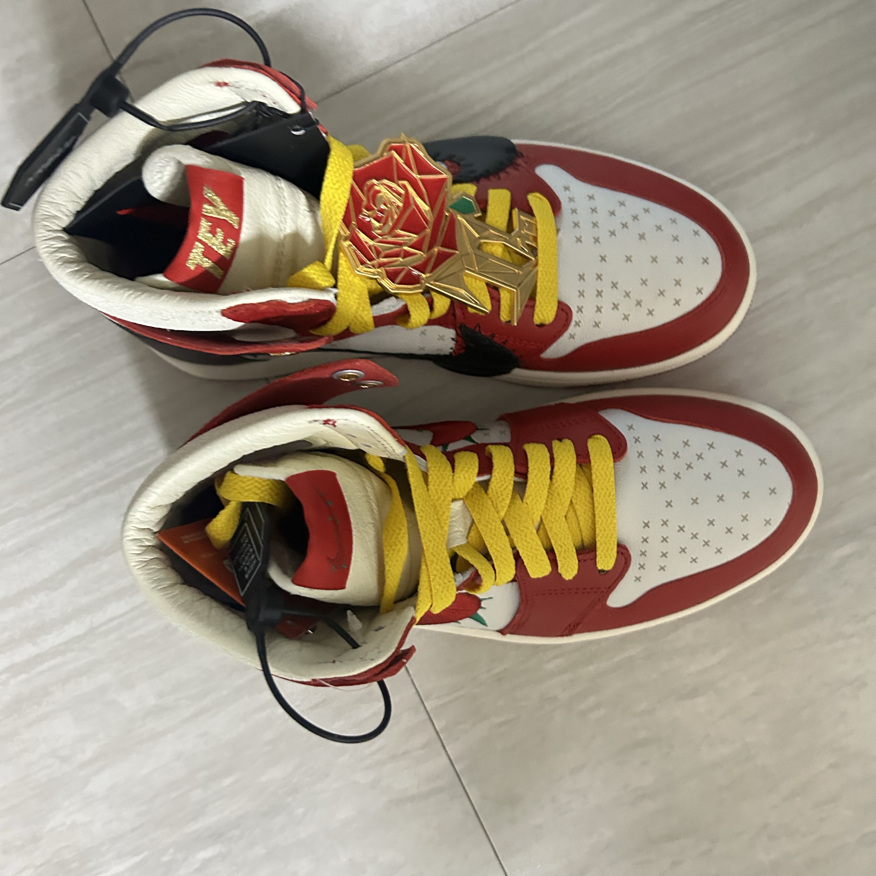 (W) Jordan 1 x Teyana Taylor Zoom CMFT 2 Gym Red 착용 스타일
