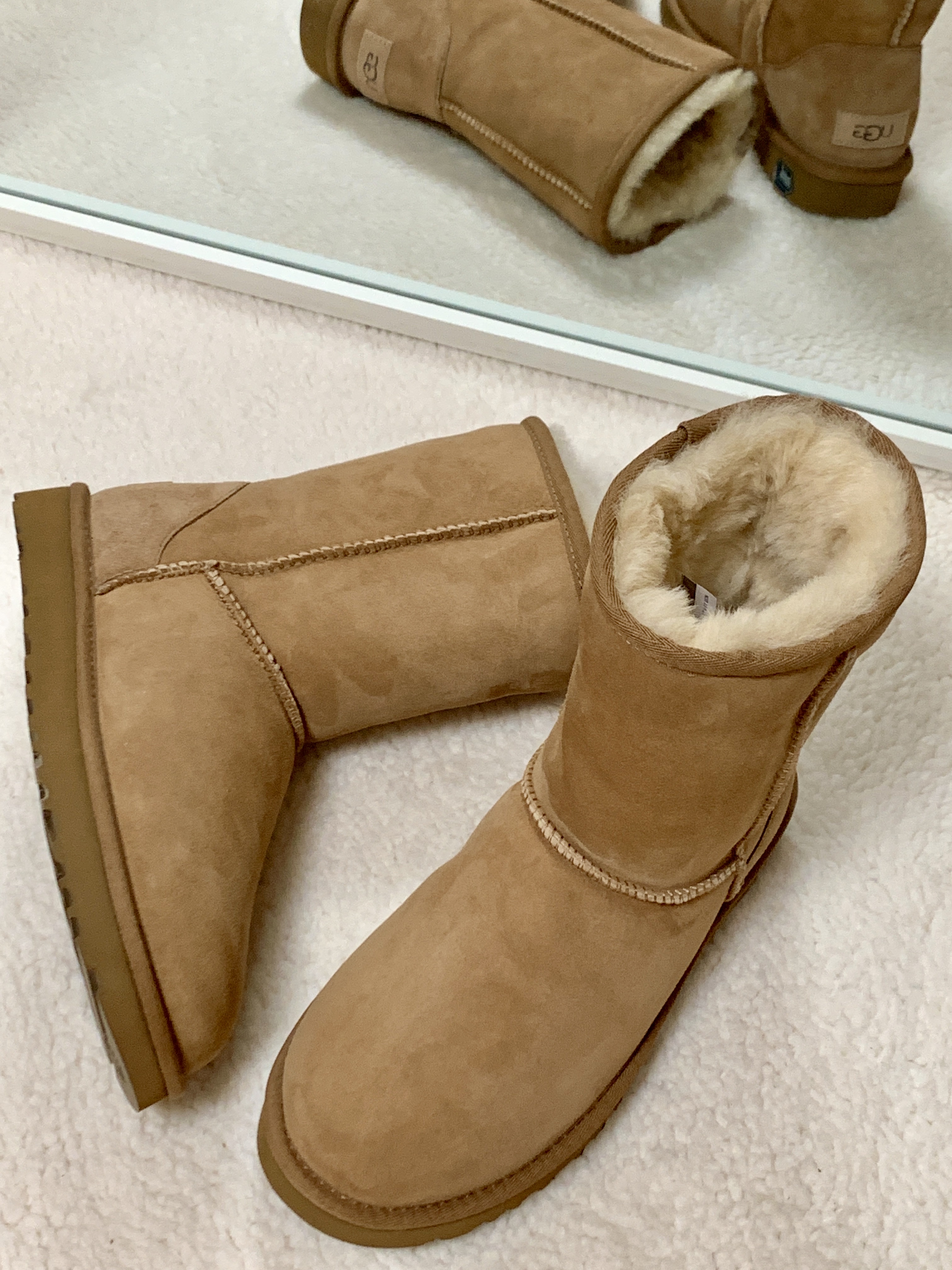 (W) UGG Classic Short II Boots Chestnut 착용 스타일 - 7