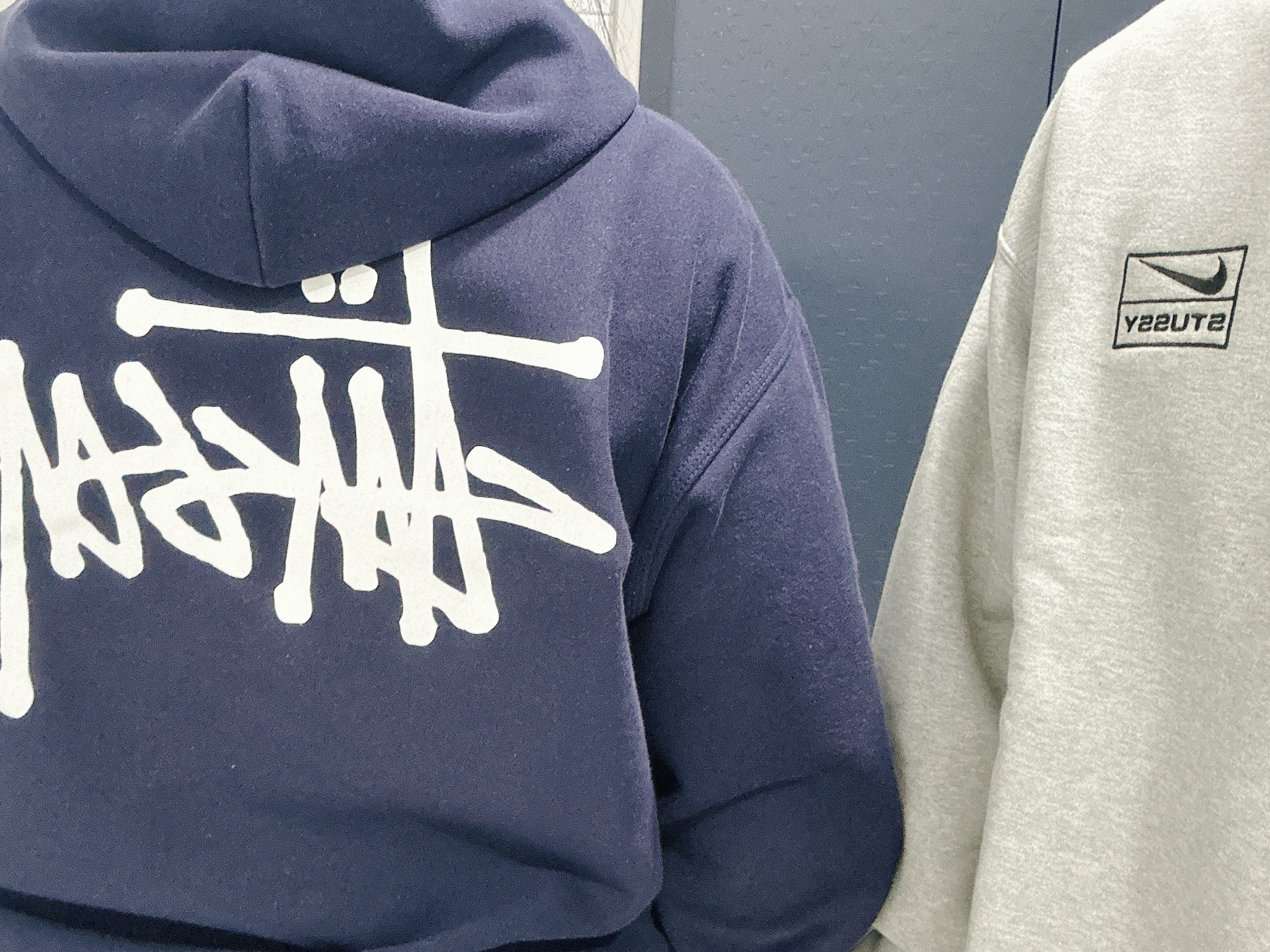 Nike x Stussy NRG Fleece Crewneck Dark Grey Heather (DO9337-063), Stussy Basic Stussy Hoodie Navy 2022 착용 스타일