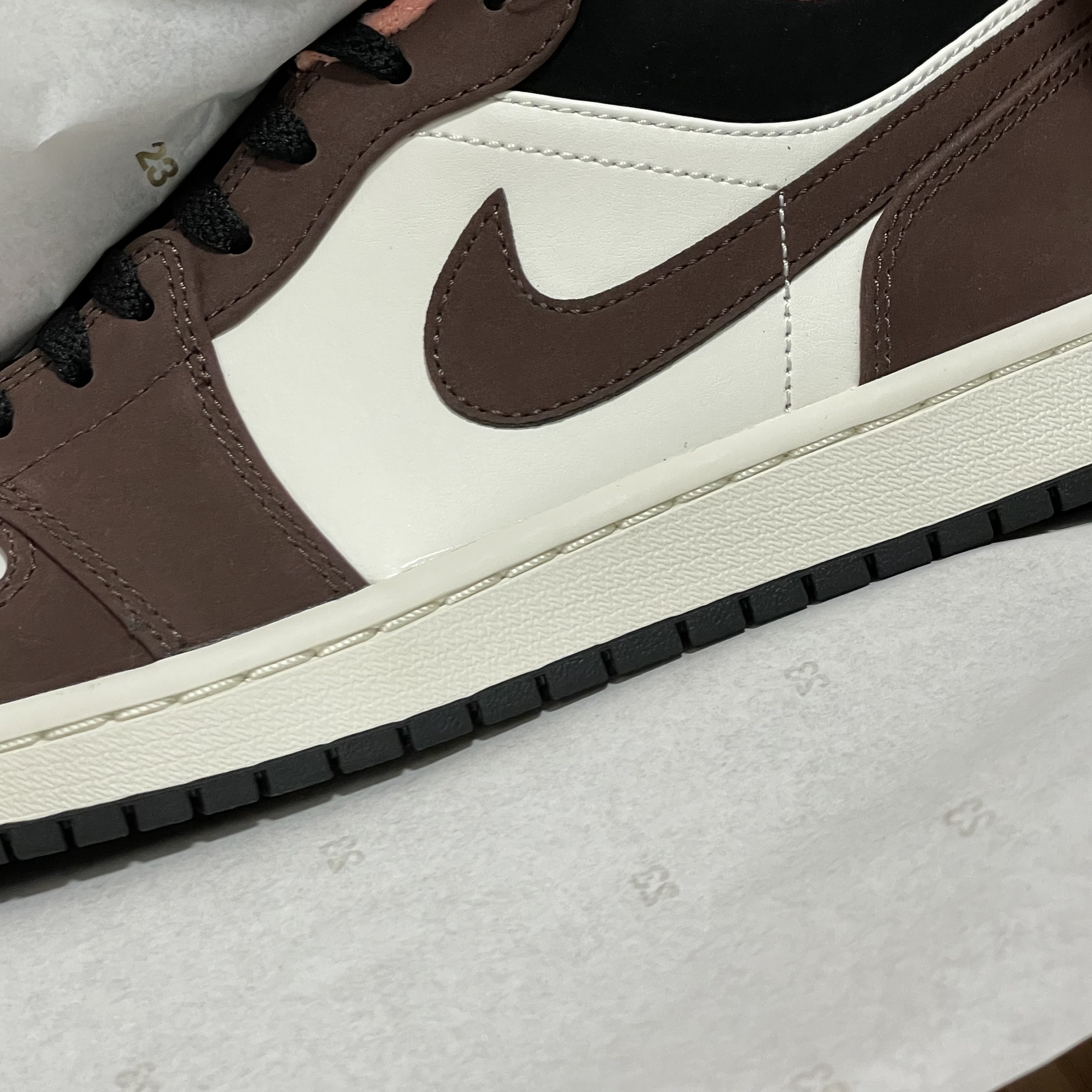 Jordan 1 Low SE Chocolate Bliss 착용 스타일