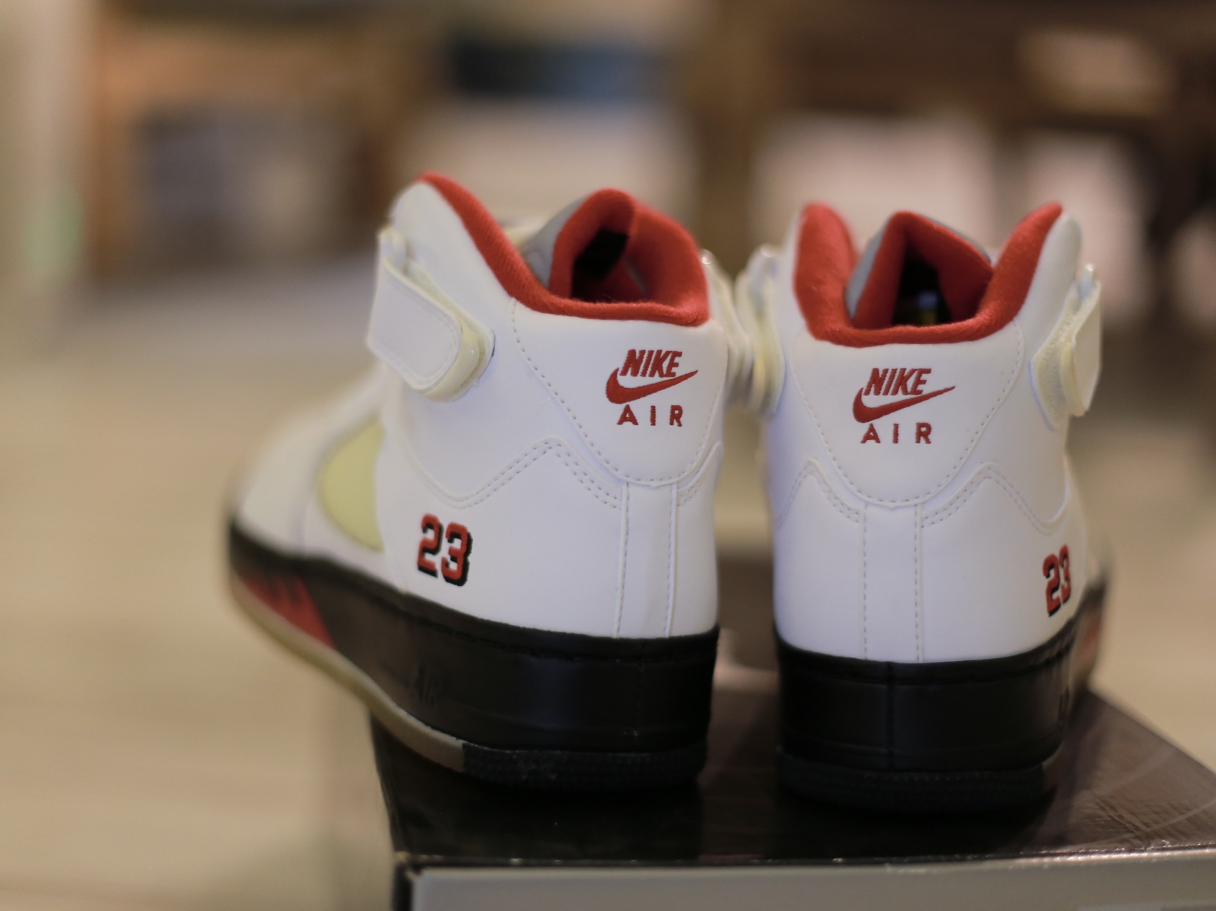 Jordan 5 Fusion Varsity White Red 착용 스타일 - 3