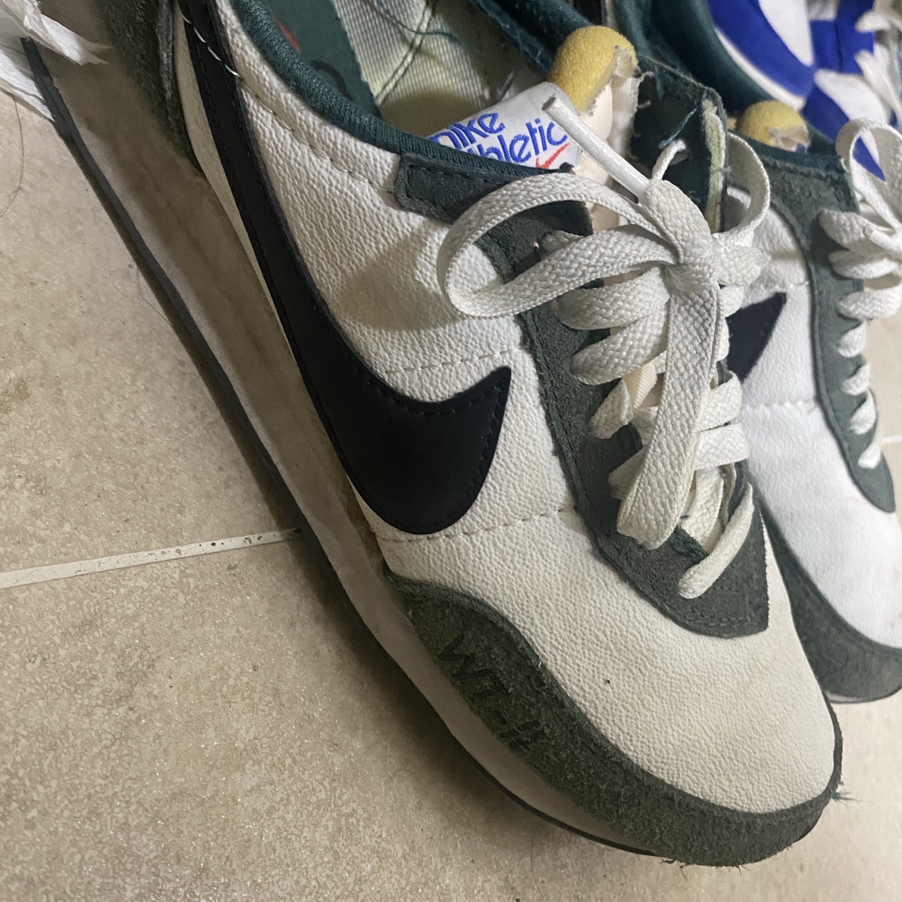 Nike Waffle Trainer 2 White Pro Green 착용 스타일