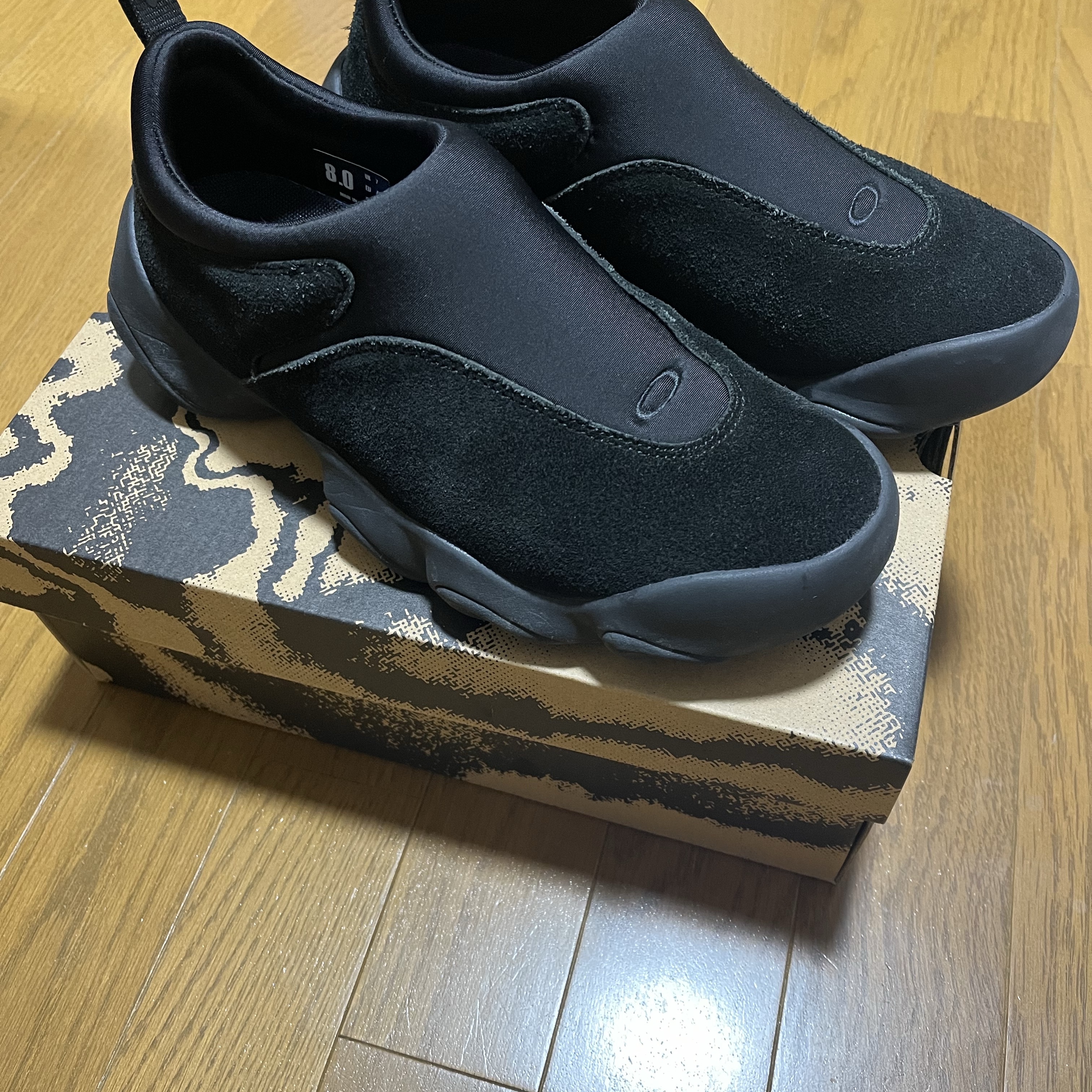 Oakley Factory Team x Junya Watanabe Man Suede Flesh Black 착용 스타일 - 1