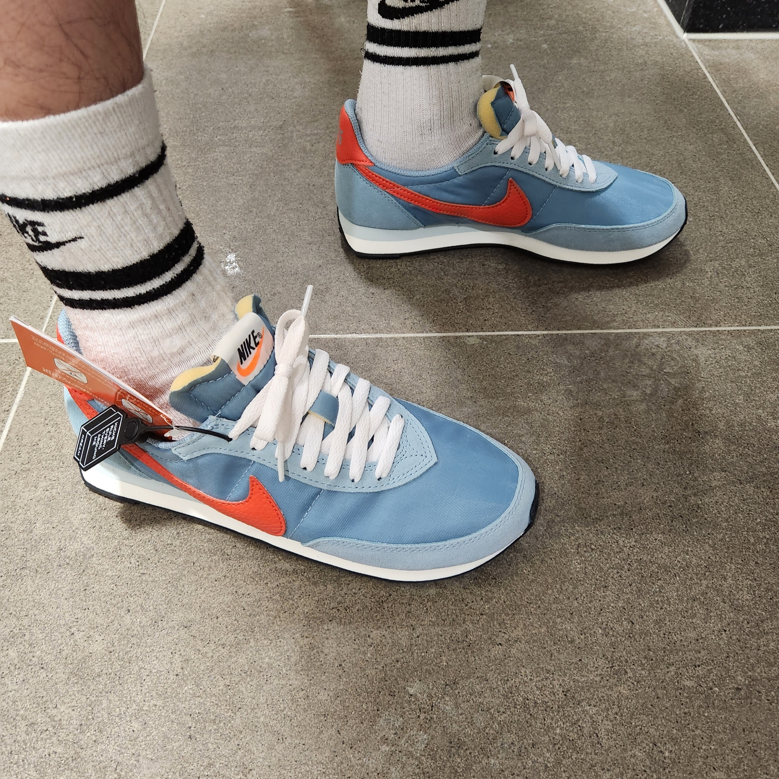 Nike Waffle Trainer 2 Worn Blue Team Orange 착용 스타일 - 2