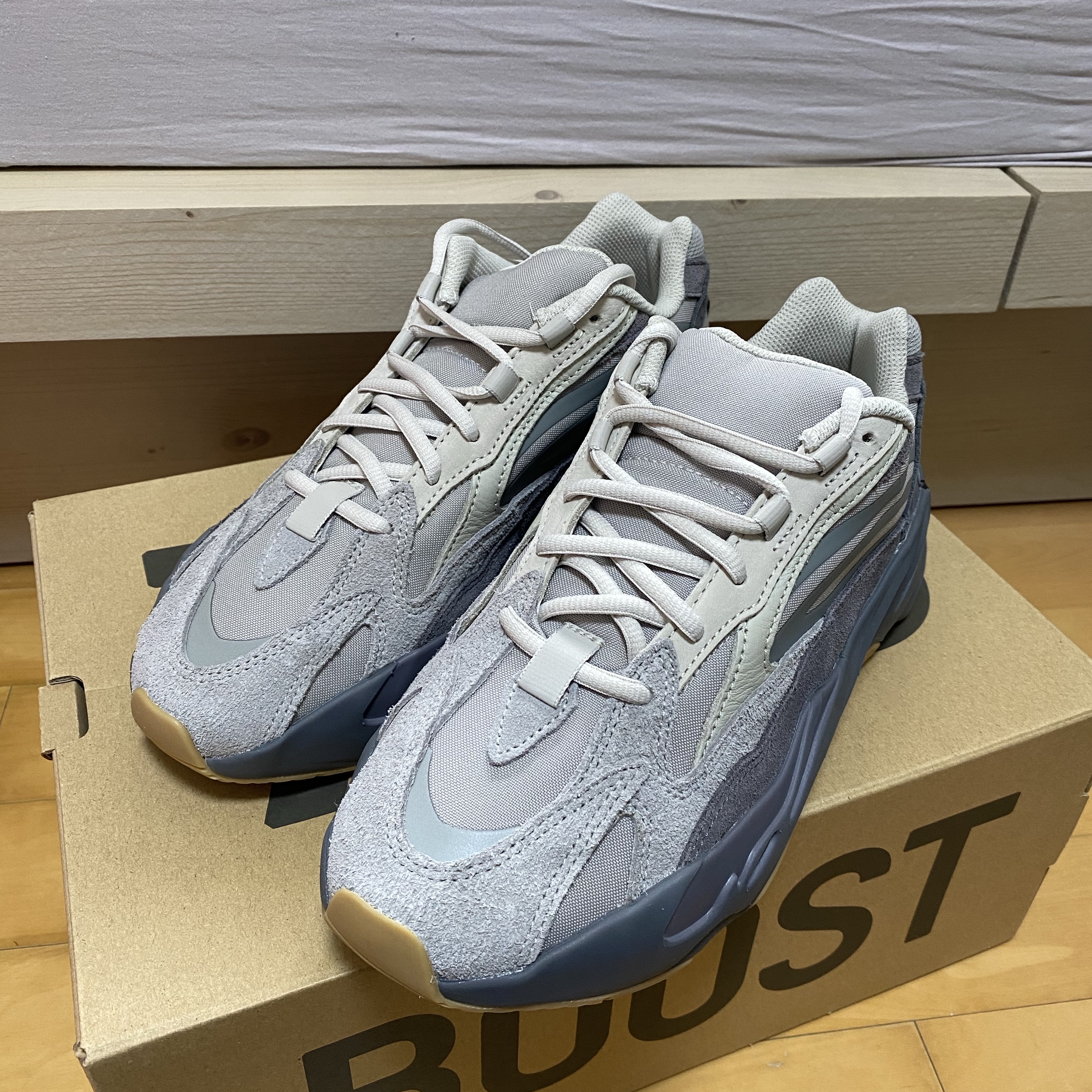 Adidas Yeezy Boost 700 V2 Tephra 2023 착용 스타일 - 1