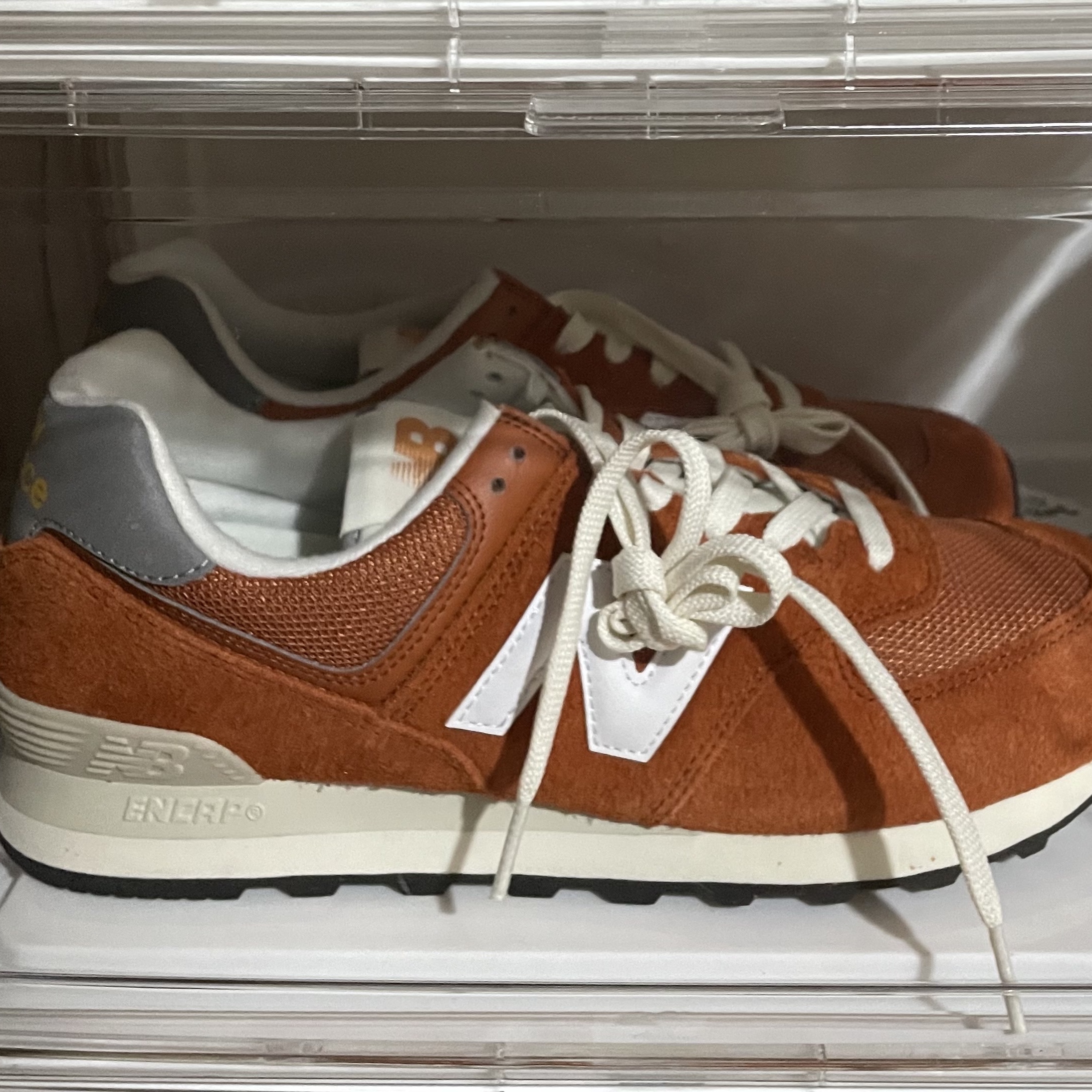New Balance 574 Heritage Orange Burst White 착용 스타일