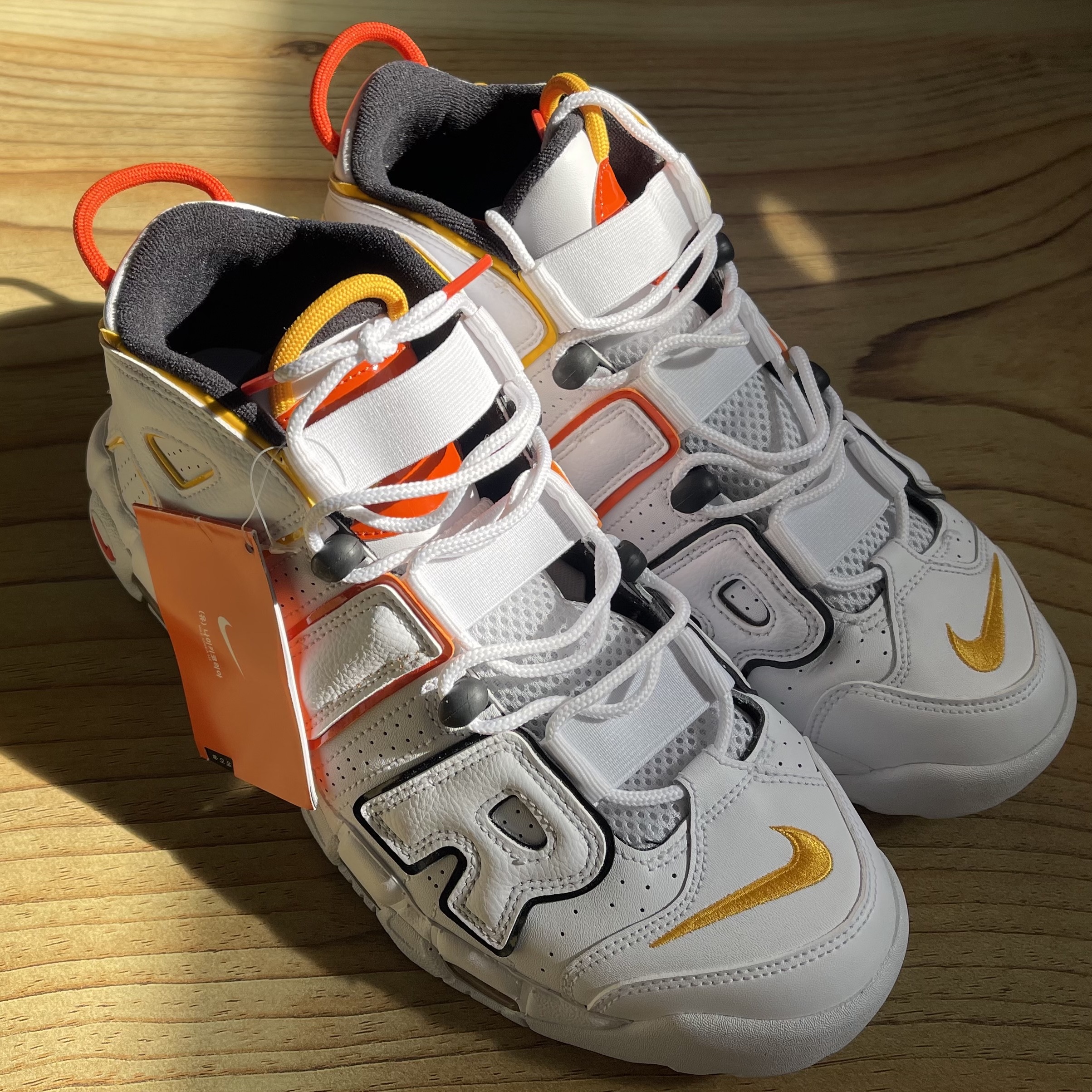 Nike Air More Uptempo Rayguns 착용 스타일 - 1