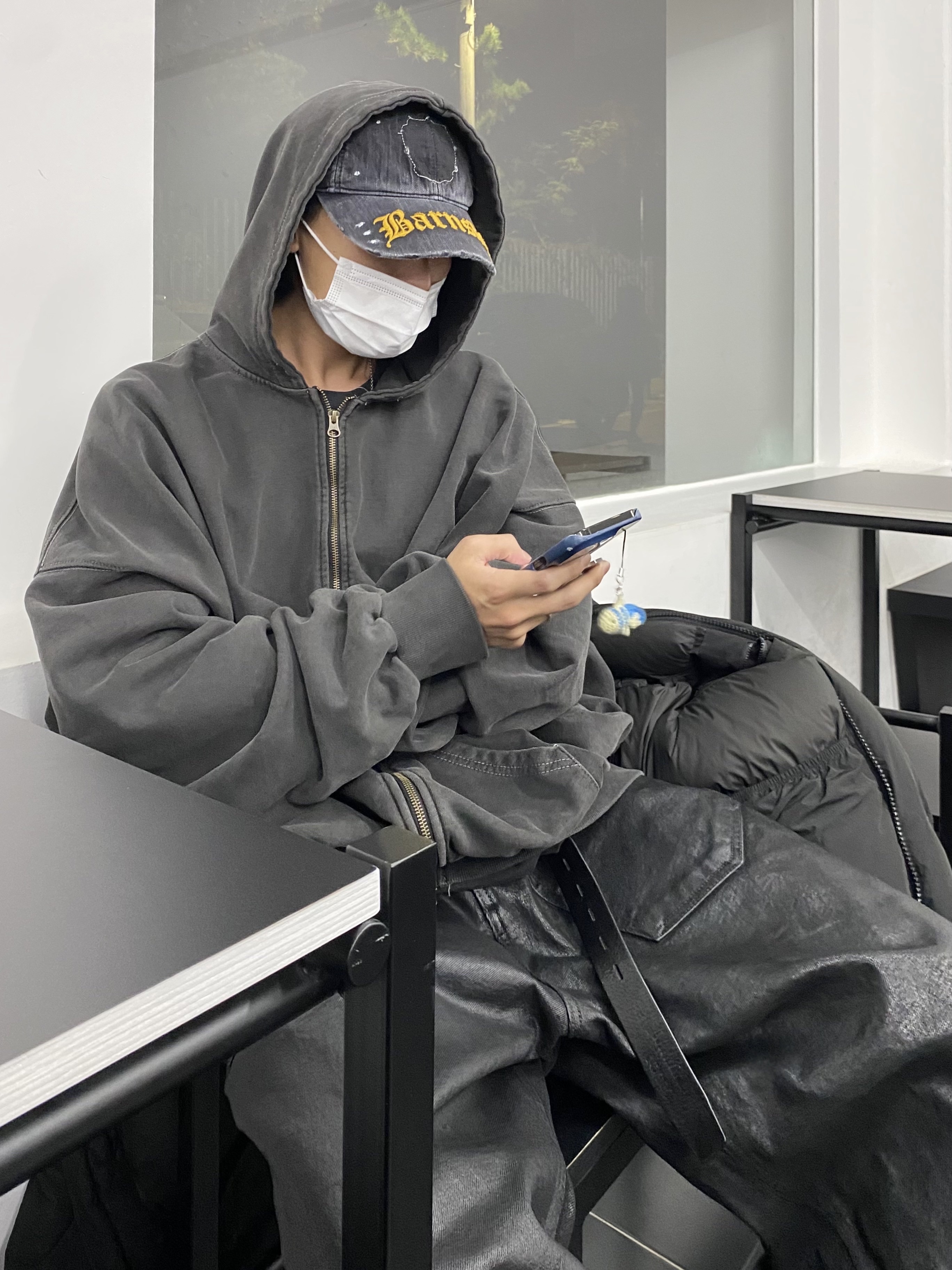 Undermycar Mu.11 Anti Fxxking Logo Play Oversized Pigment Hood Zip-up Gray, Project G/R Coated Backward Denim Pants Black 착용 스타일 - 2